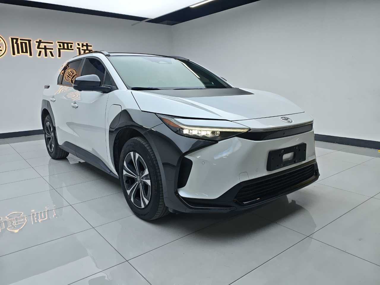 Toyota bZ4X 2023 immagine di auto #3