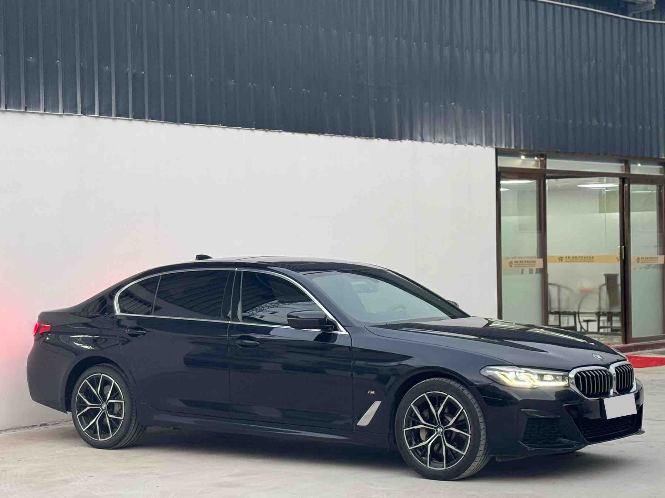 BMW 5 Series 2023 #3 BMW 5 Series 2023 car image #3