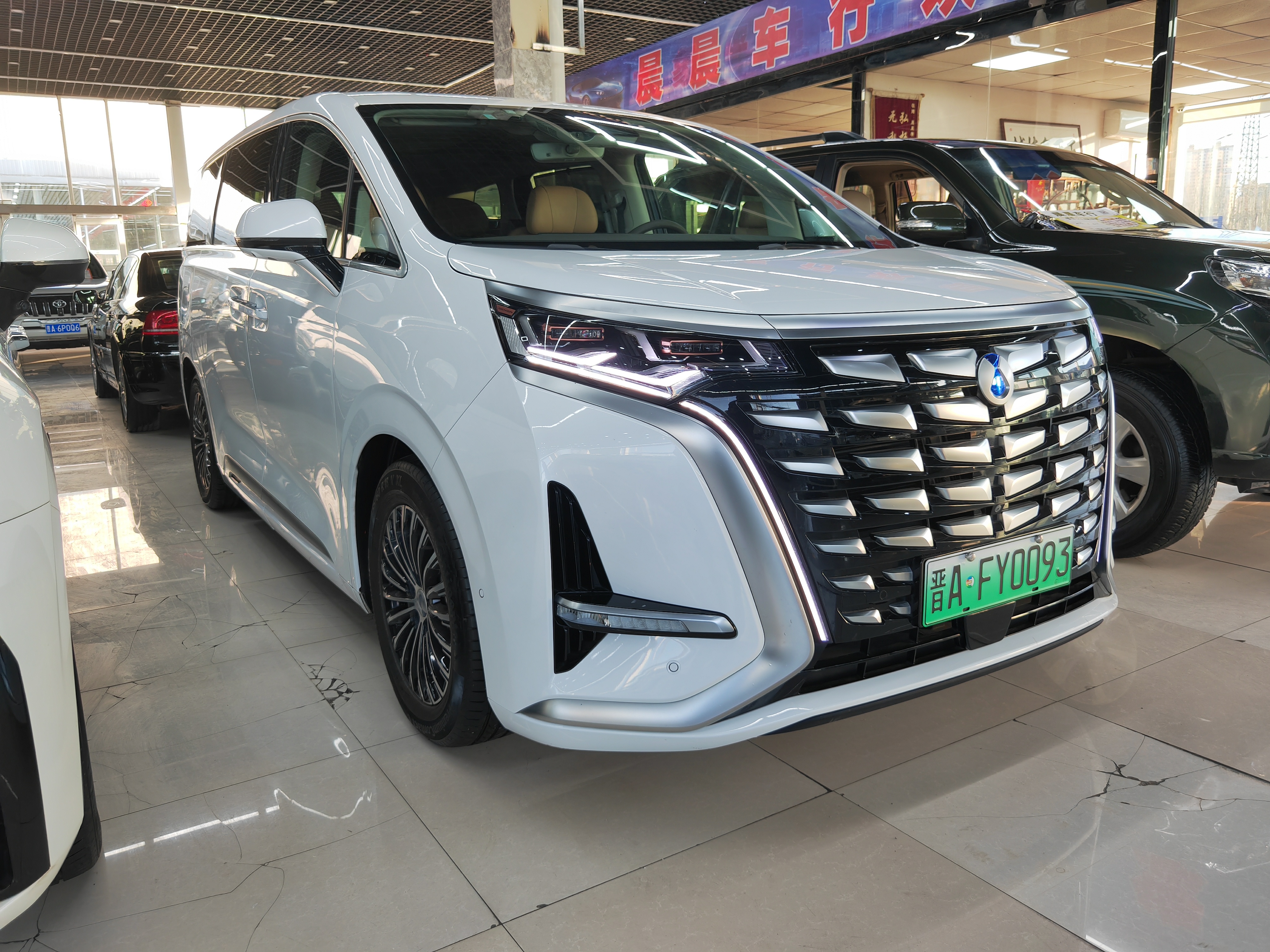 Denza D9 2023 صورة سيارة #3