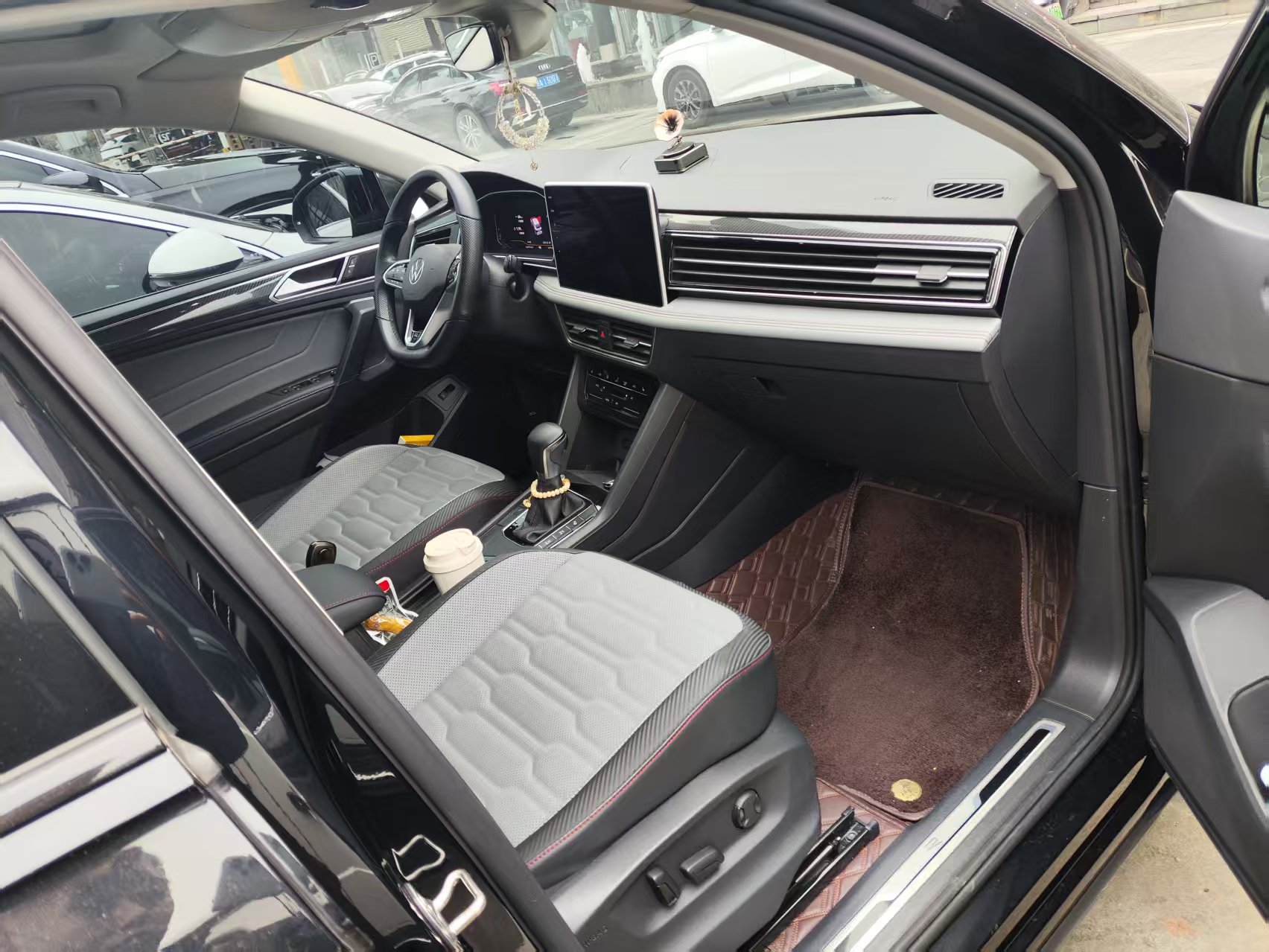 Volkswagen Tiguan X 2023 car image #3