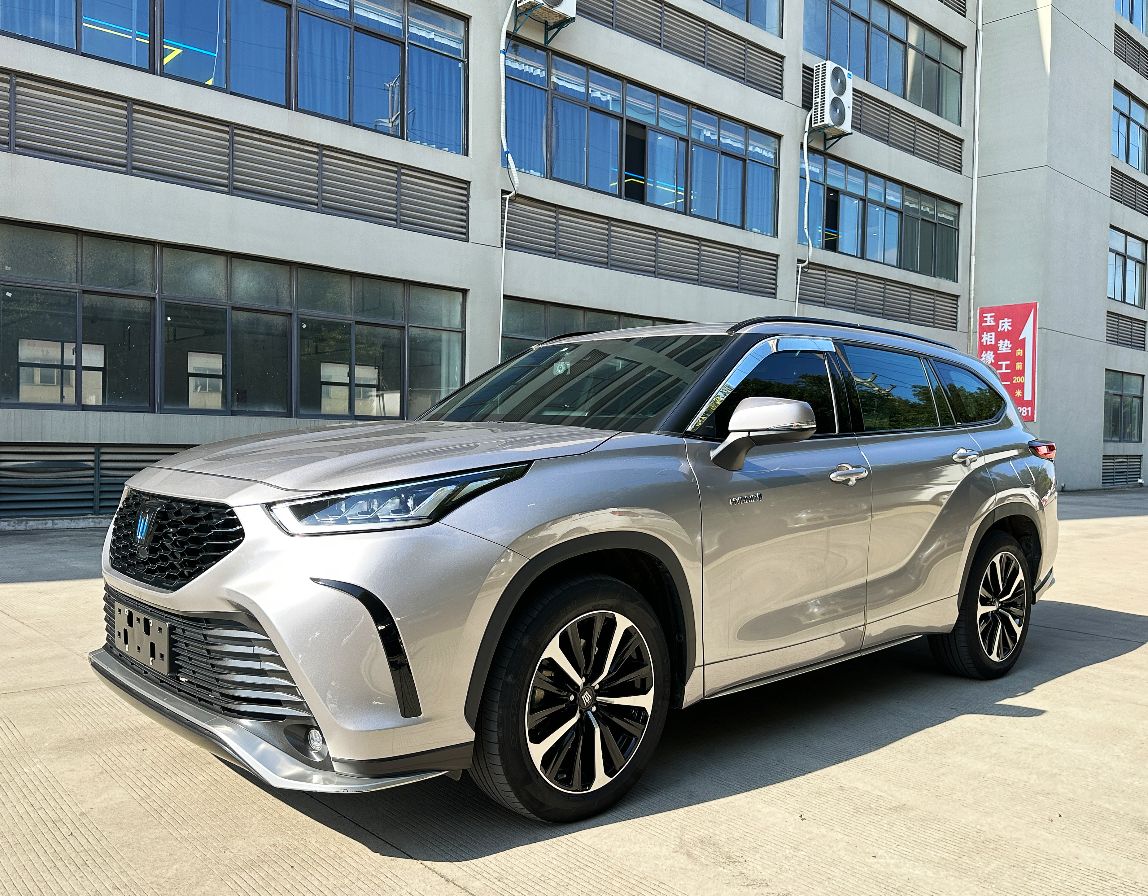 Toyota Crown Kluger 2022 car image #3