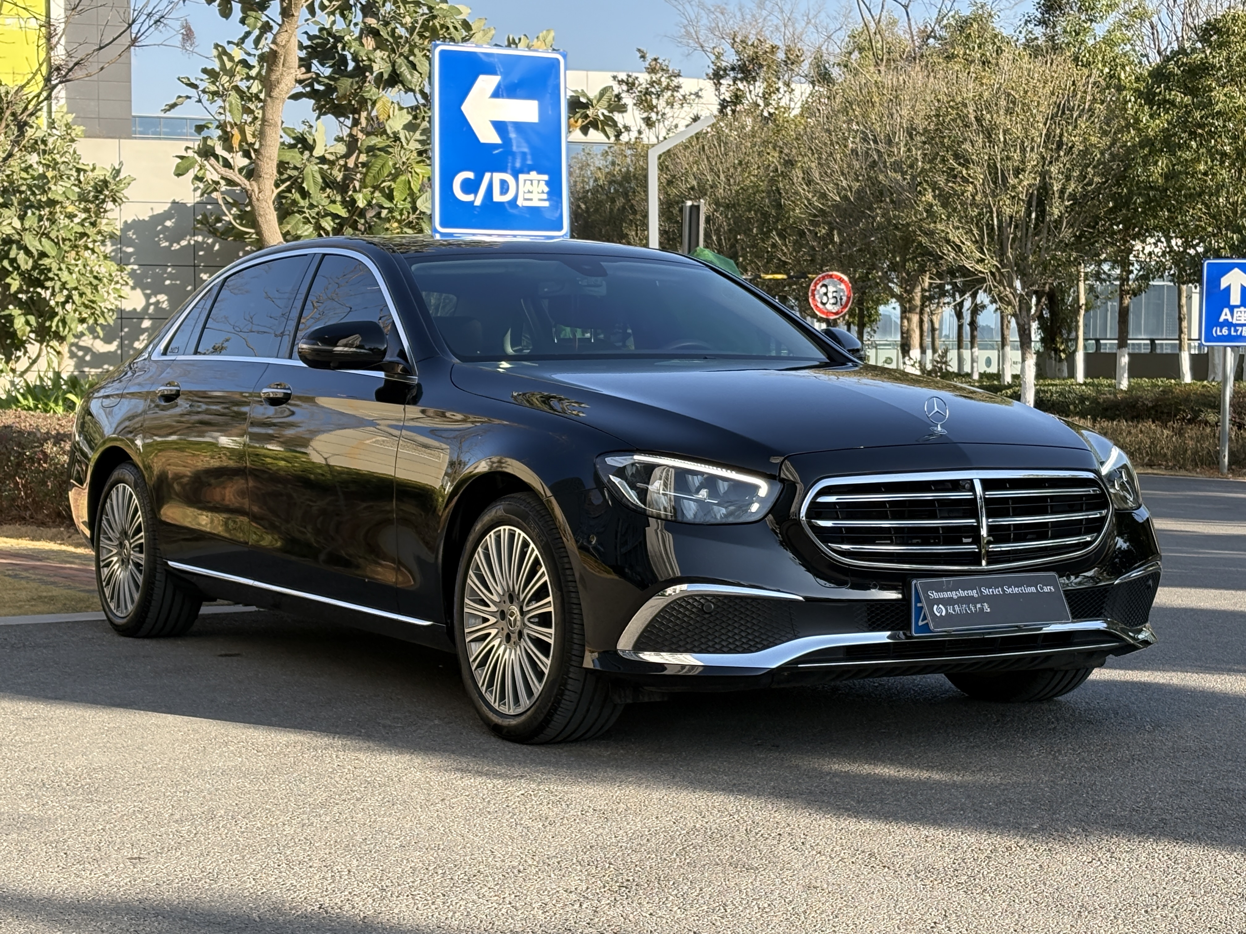 Mercedes-Benz E Class 2023 car image #3