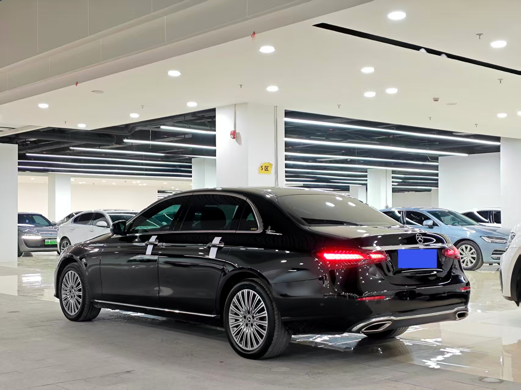 Mercedes-Benz E Class 2023 car image #3