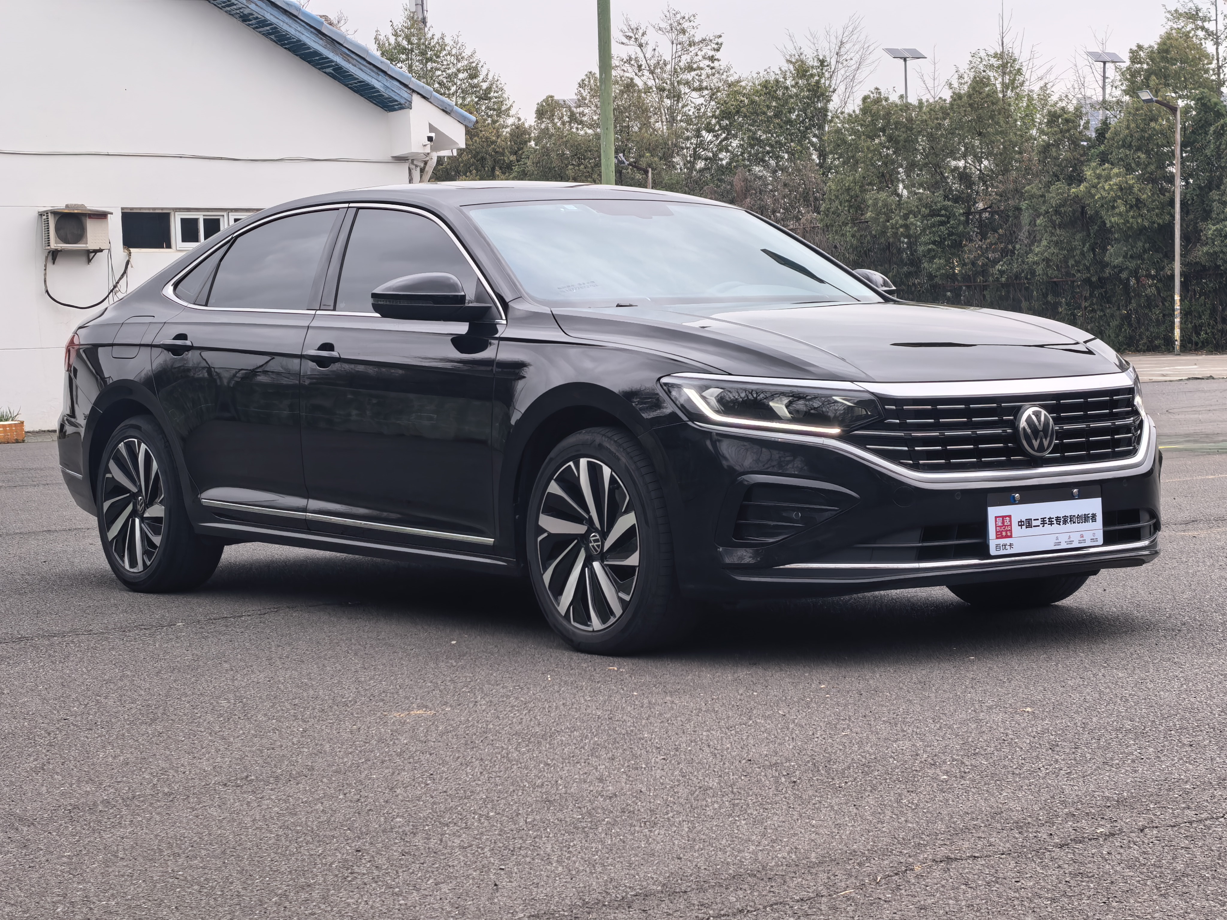 Volkswagen Passat 2023 car image #3