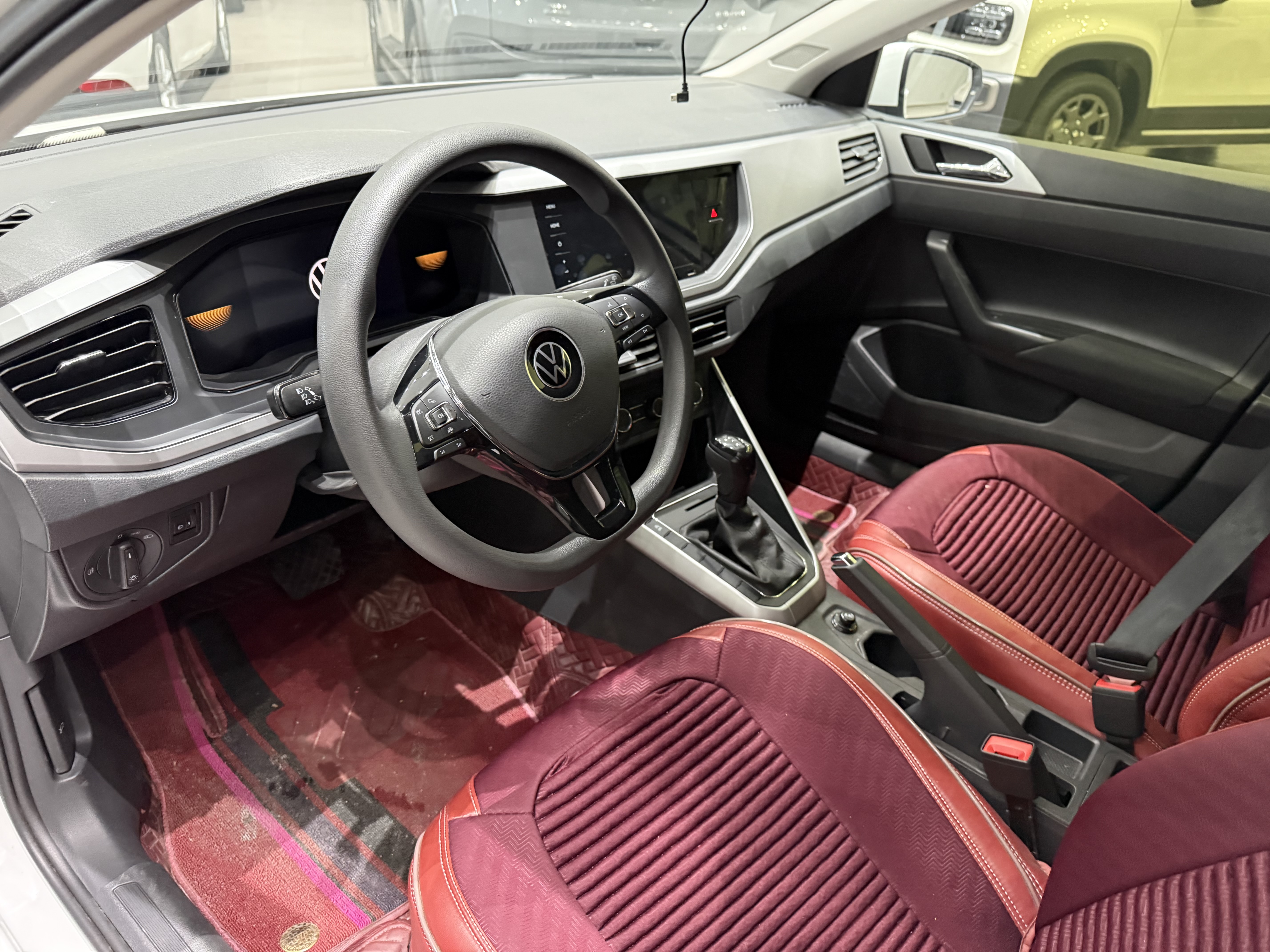 Polo 2023 car image #3