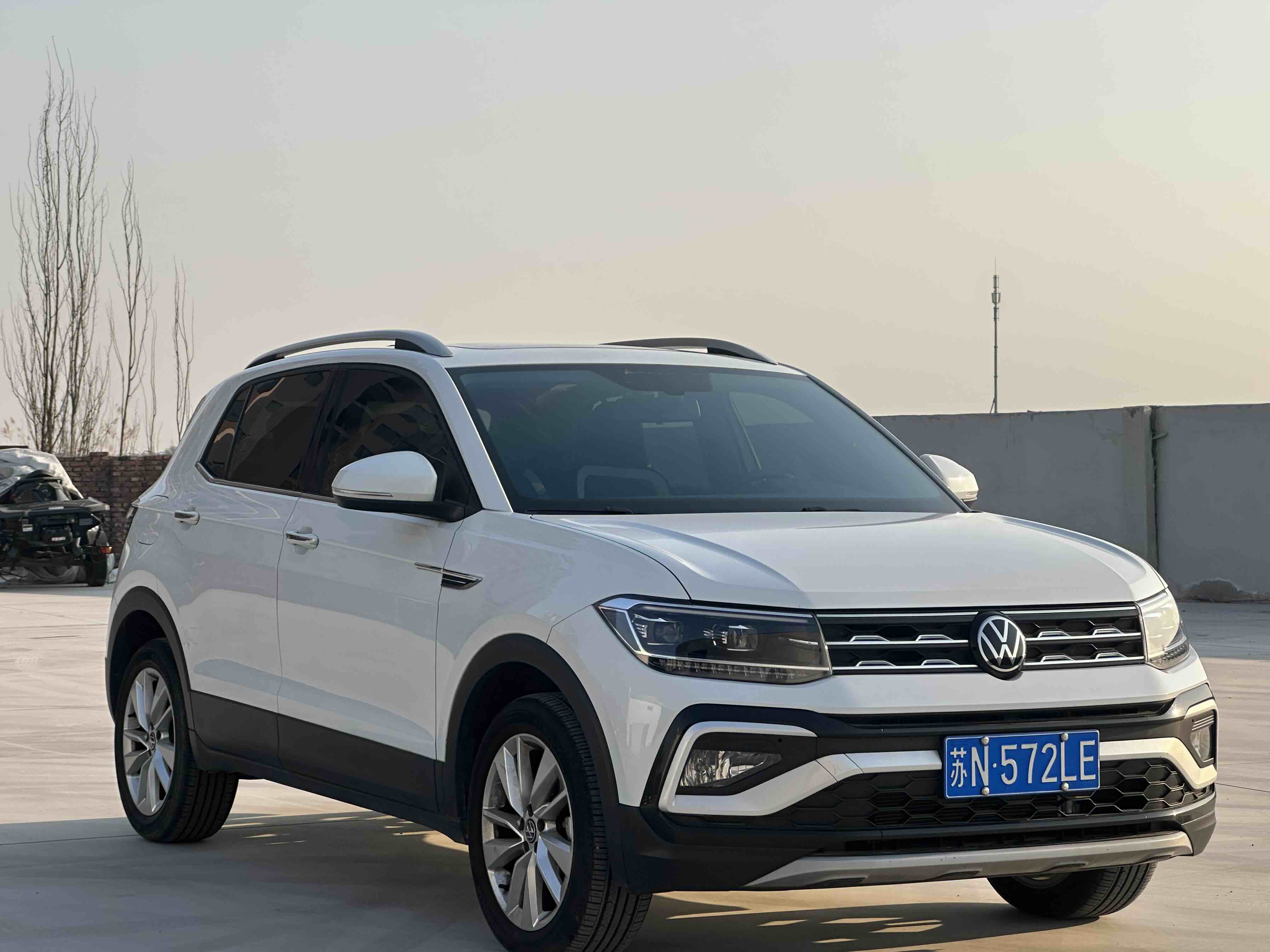 Volkswagen T-Cross 2023 car image #3