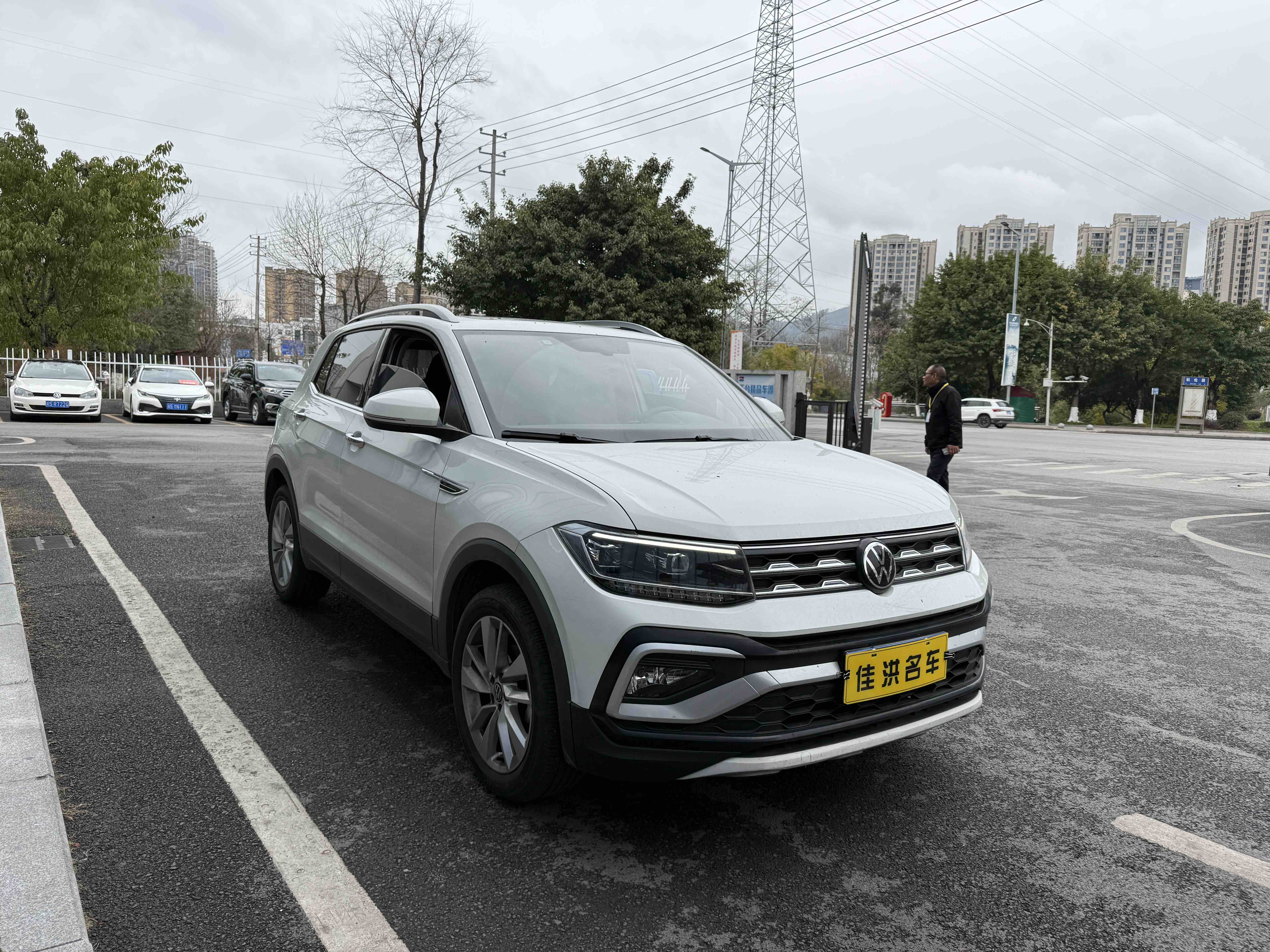 Volkswagen T-Cross 2023 car image #3