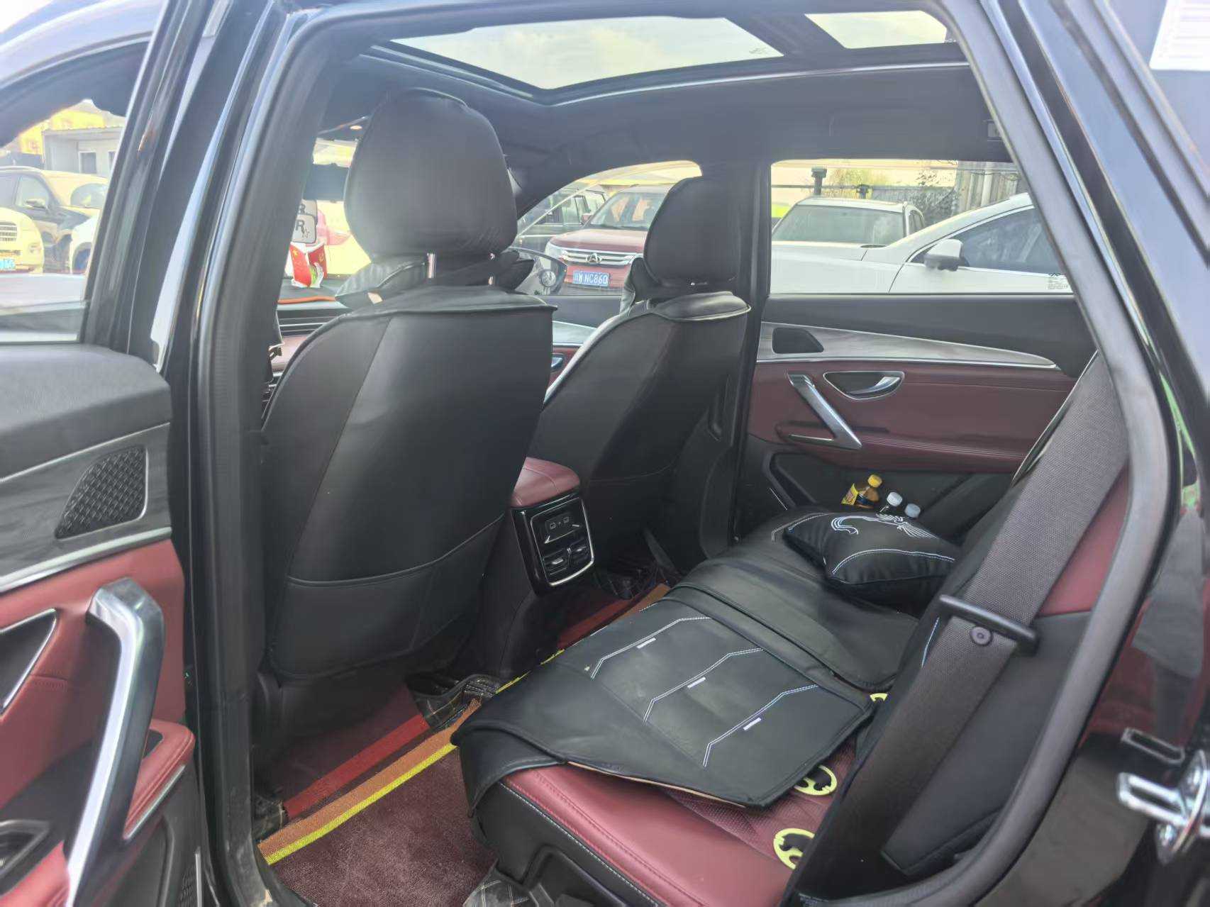 X70 PLUS 2023 car image #3