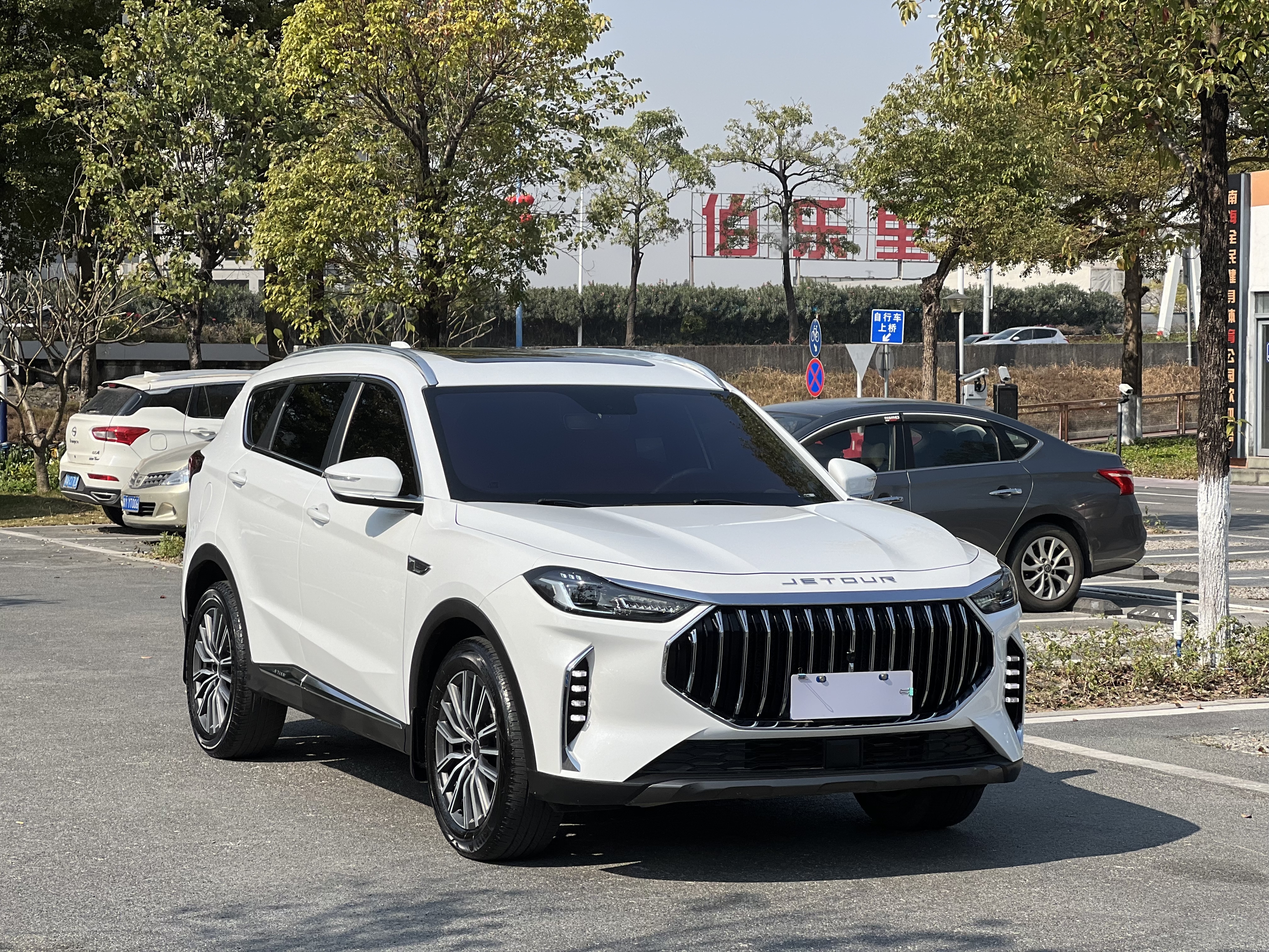 X70 PLUS 2023 car image #3
