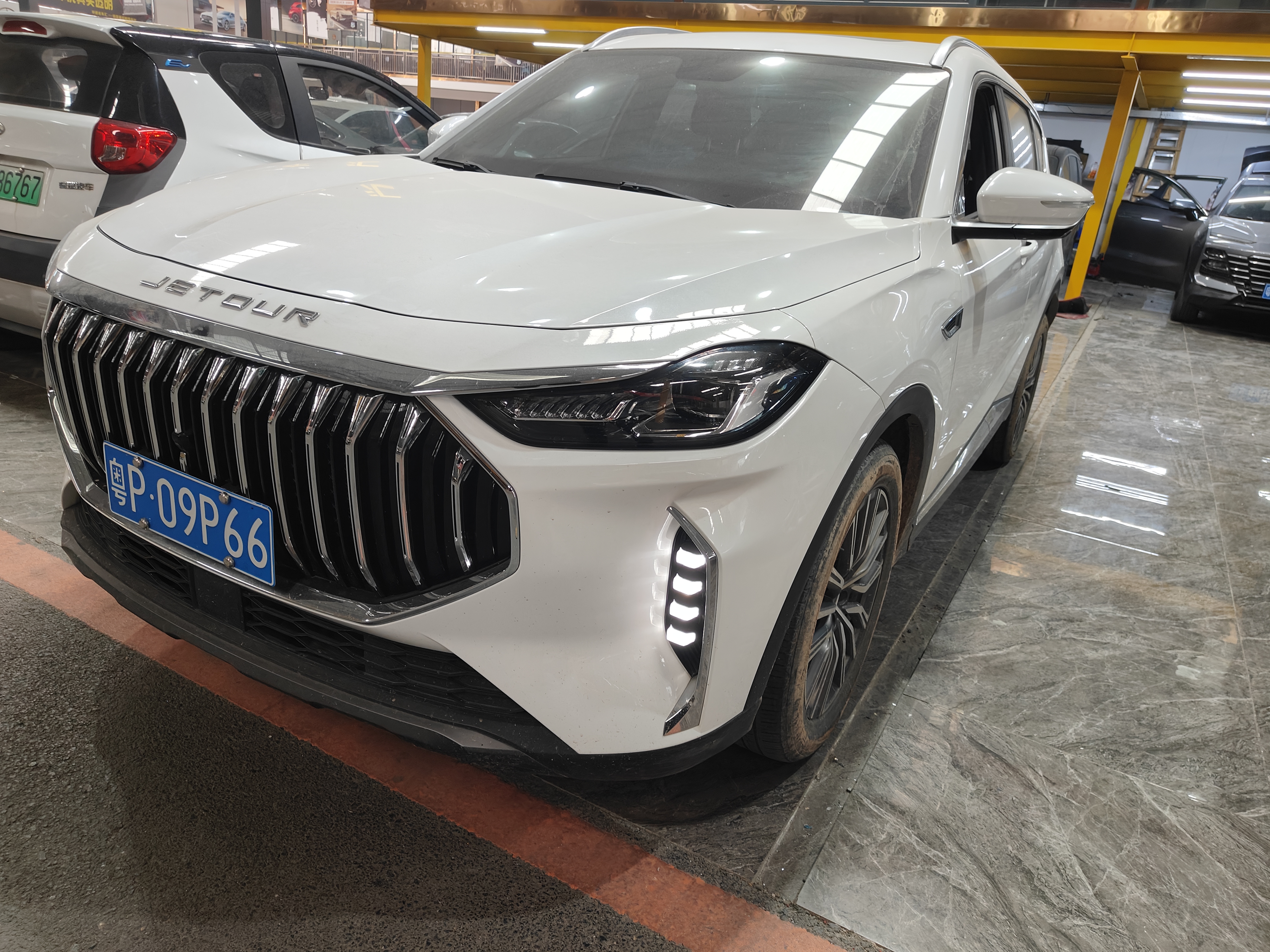 X70 PLUS 2023 car image #3