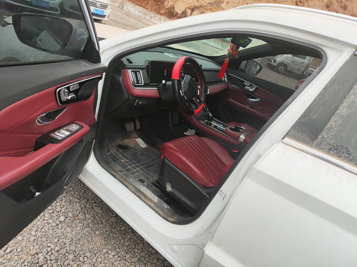 X70 PLUS 2025 #3 X70 PLUS 2025 car image #3