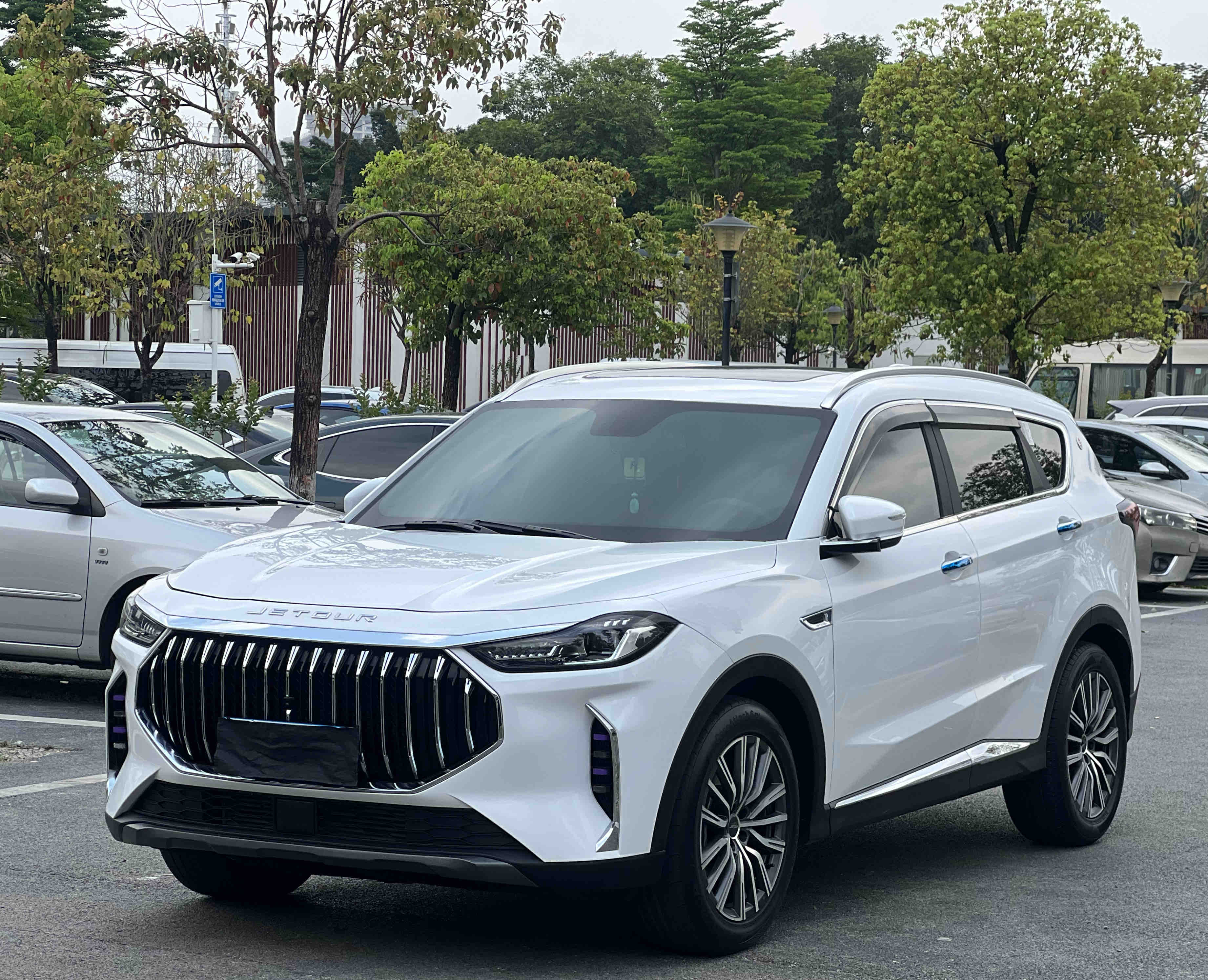 X70 PLUS 2023 car image #3