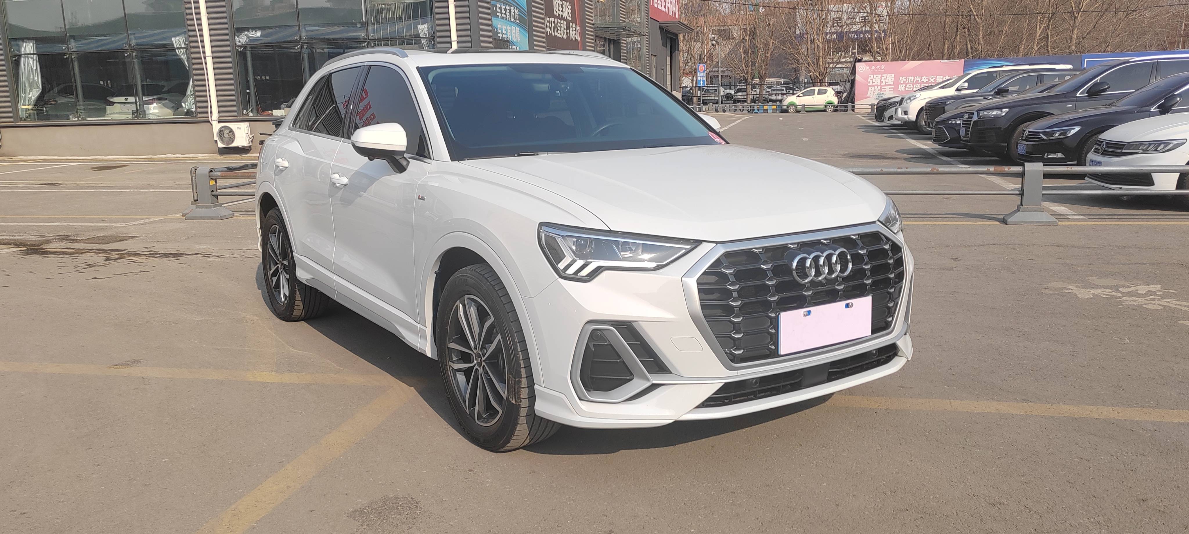 Audi Q3 2023 car image #3