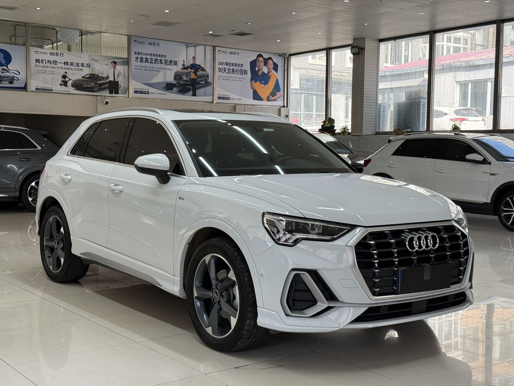 Audi Q3 2023 car image #3