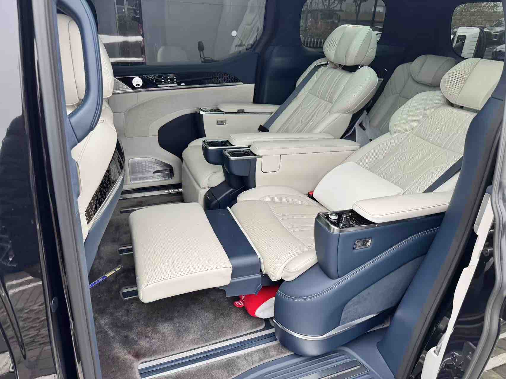 Zeekr 009 2023 car image #3