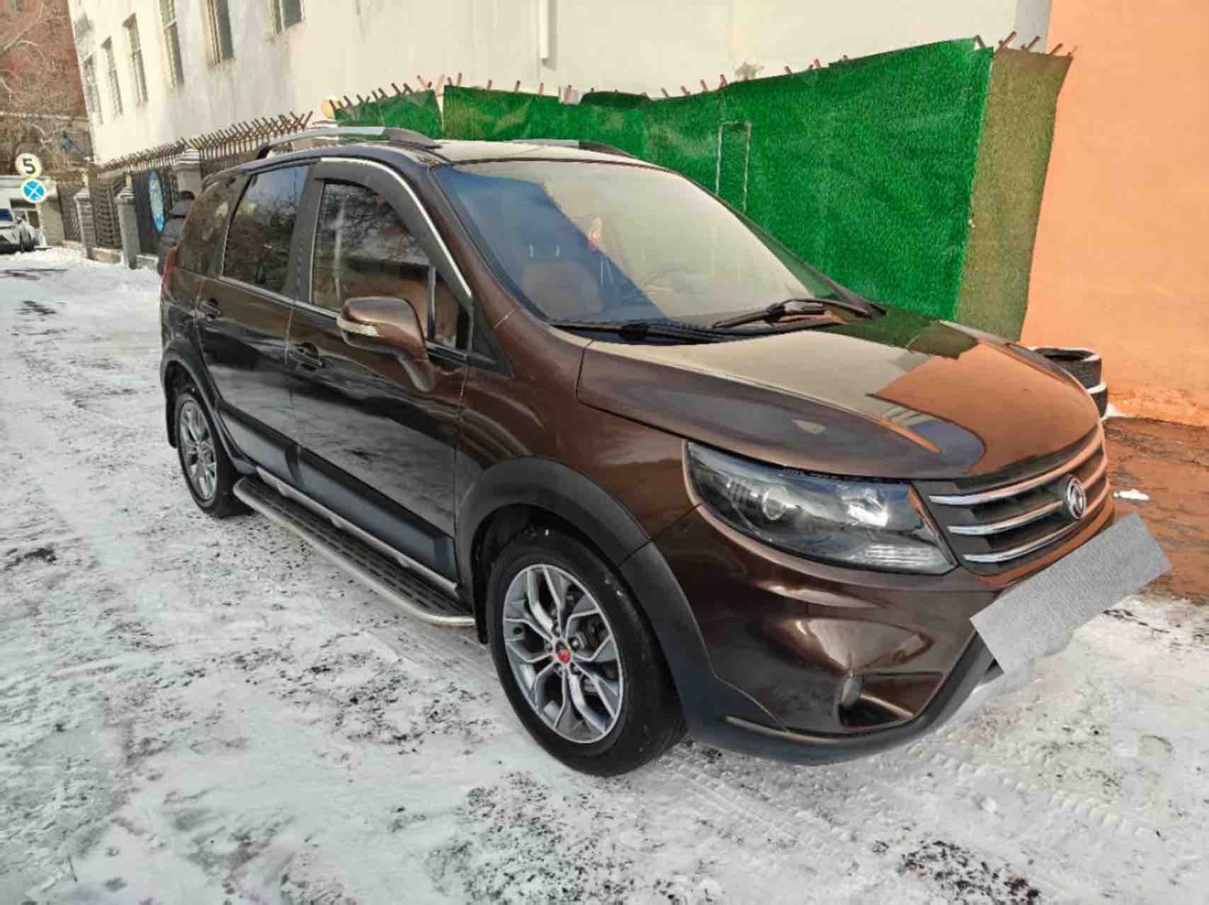 Forthing JOYEAR X5 2016 #3 Forthing JOYEAR X5 2016 car image #3