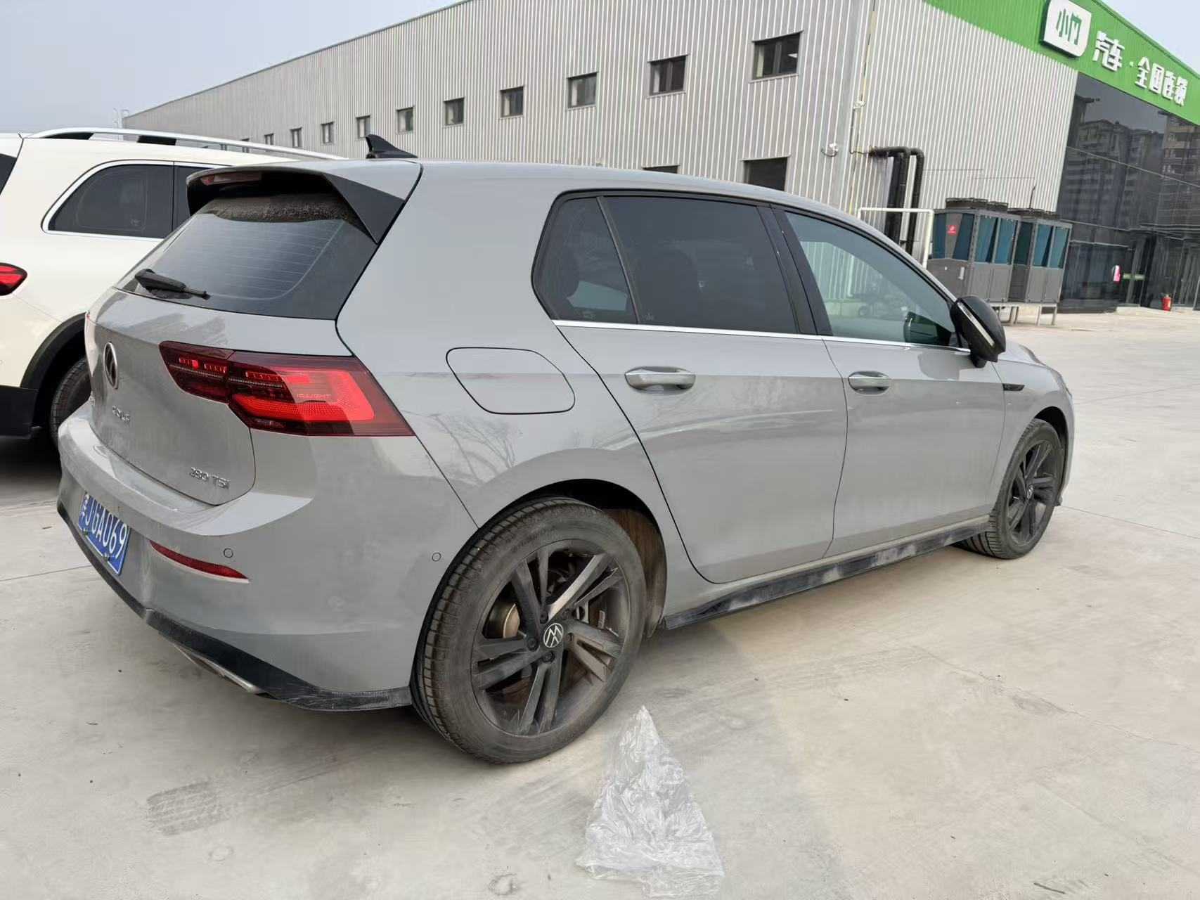 Volkswagen Golf 2023 car image #3