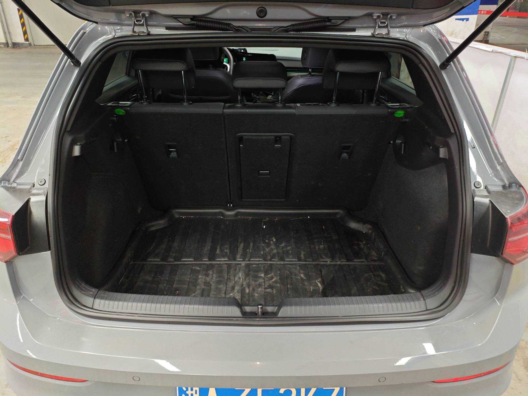 Volkswagen Golf 2024 car image #3