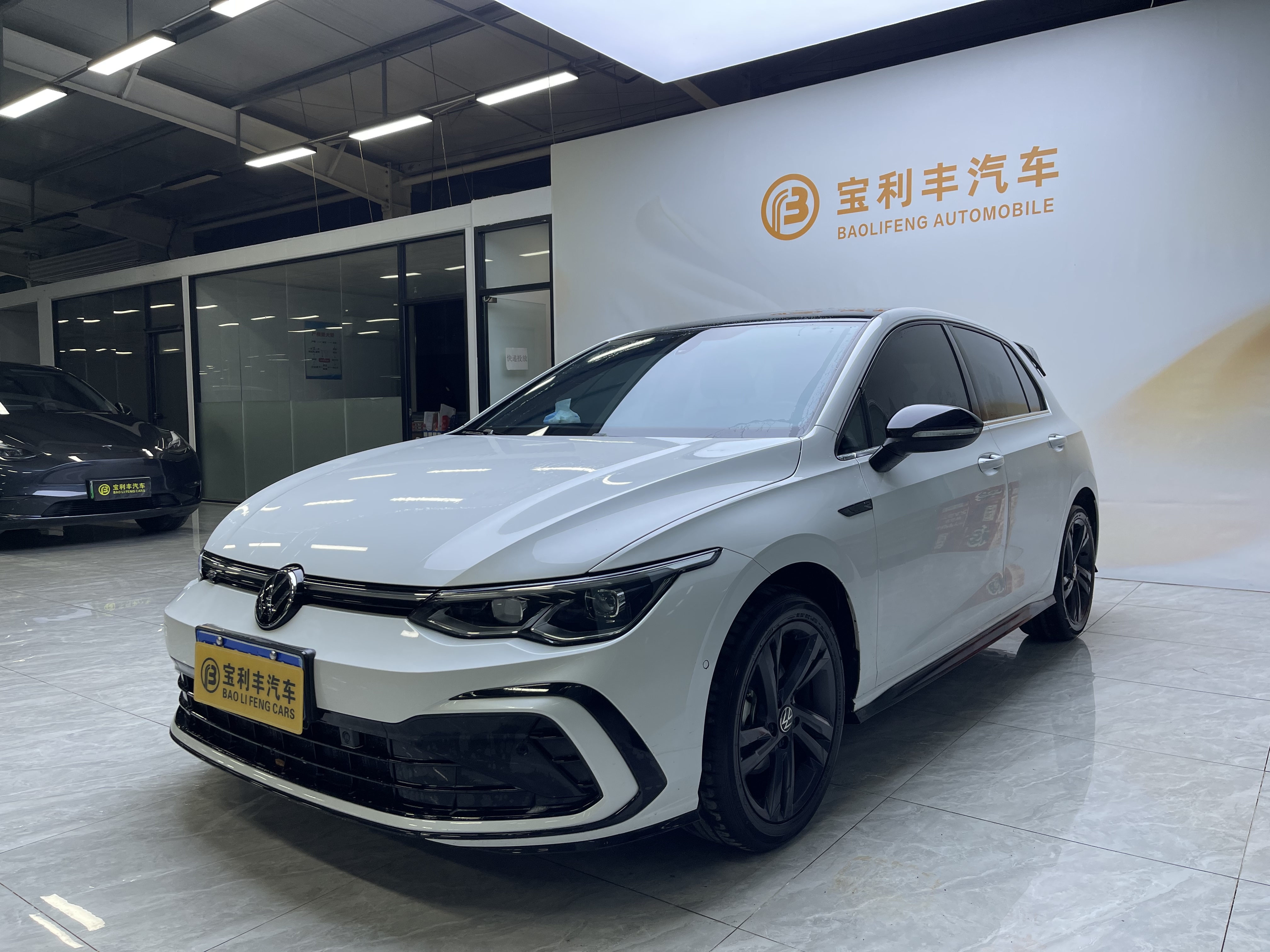 Volkswagen Golf 2023 car image #3
