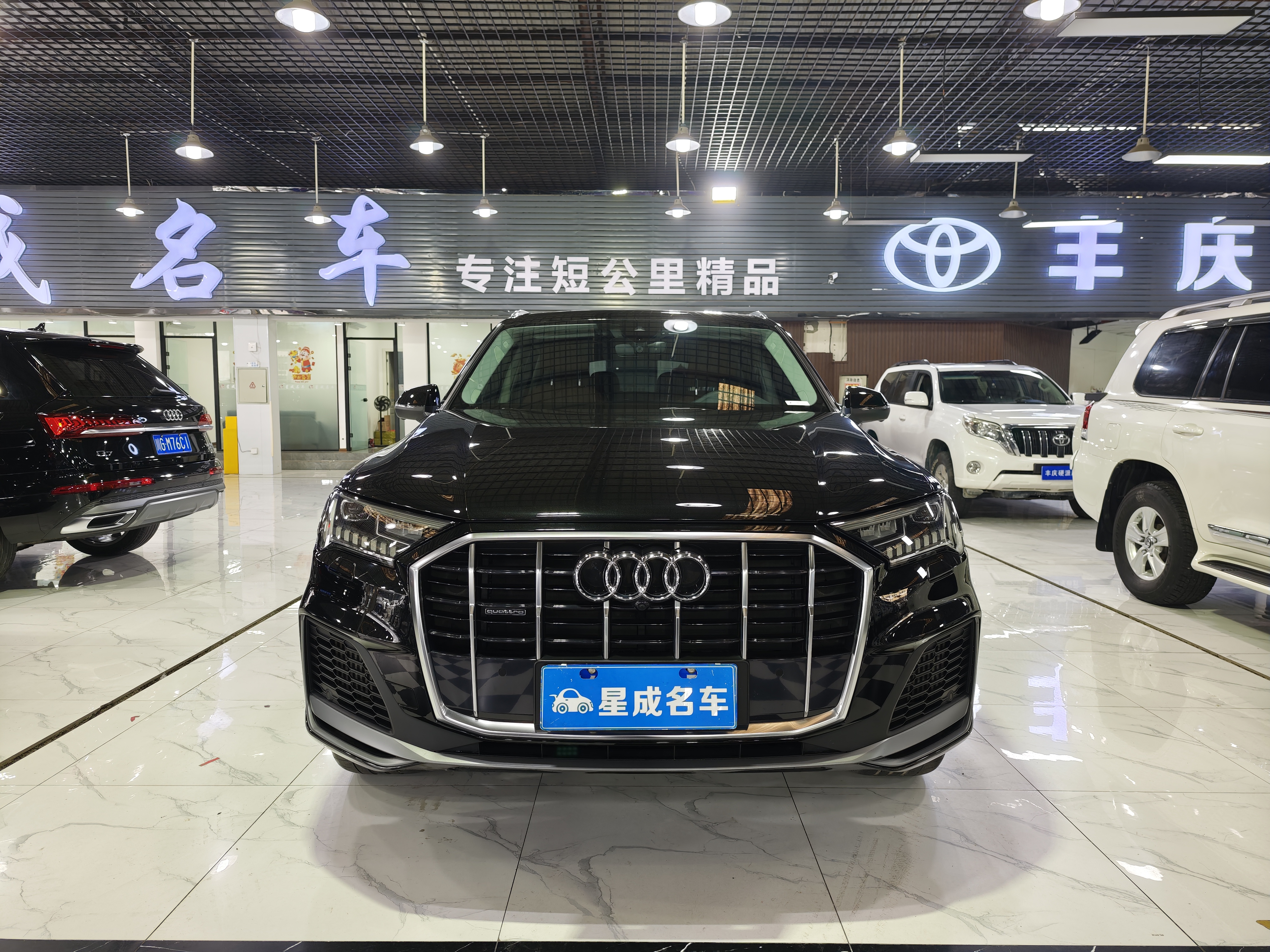 Audi Q7 2023 car image #3