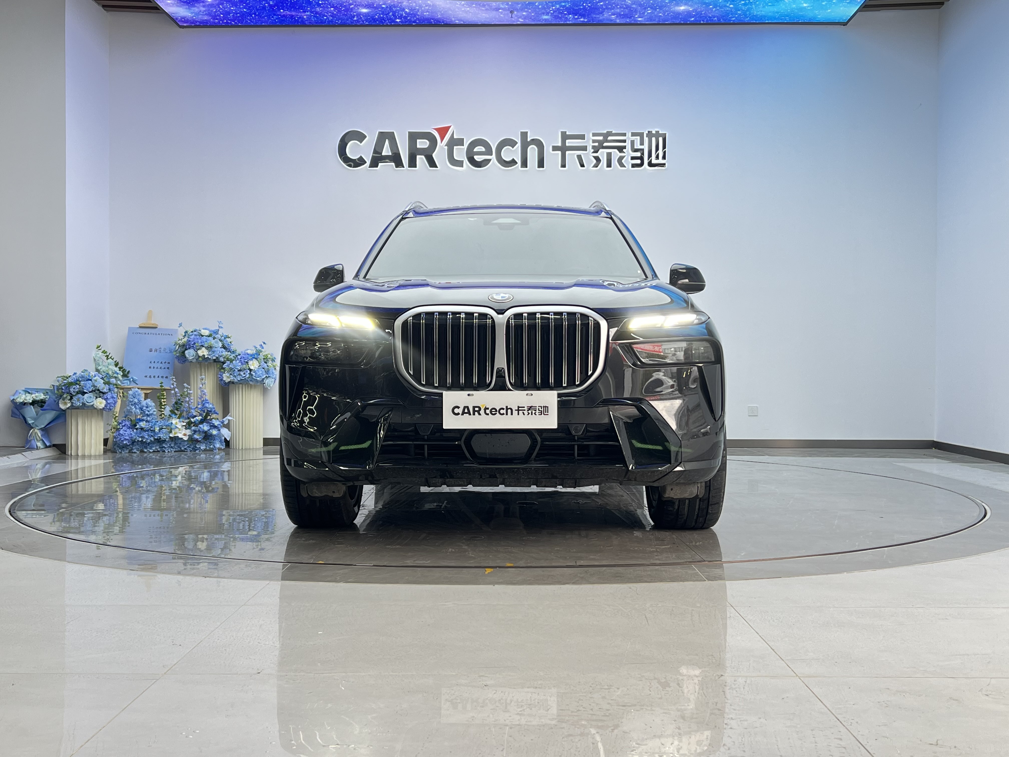 BMW X7 M60i 2023 immagine di auto #3