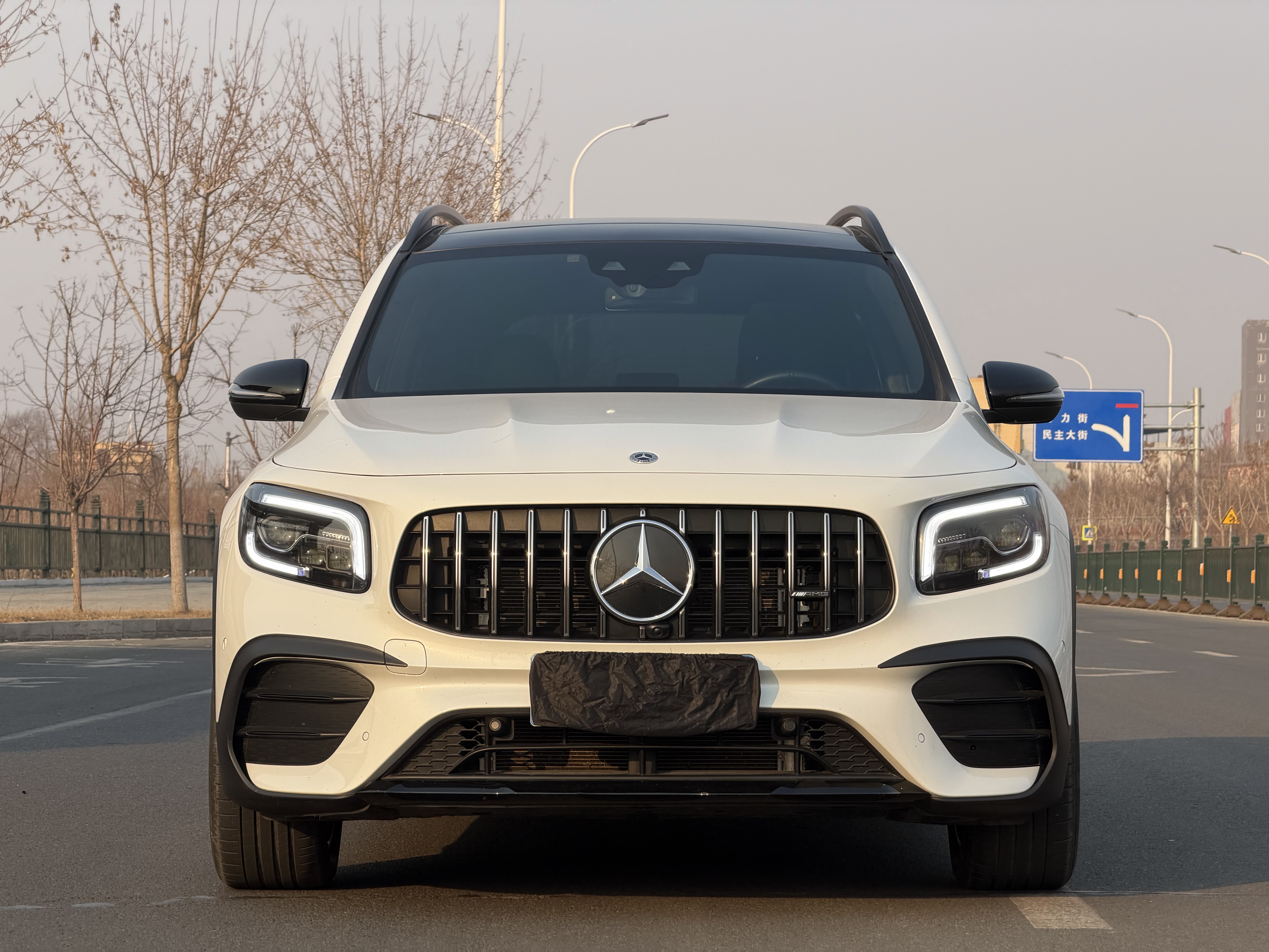 Mercedes-Benz GLB AMG 2023 immagine di auto #3