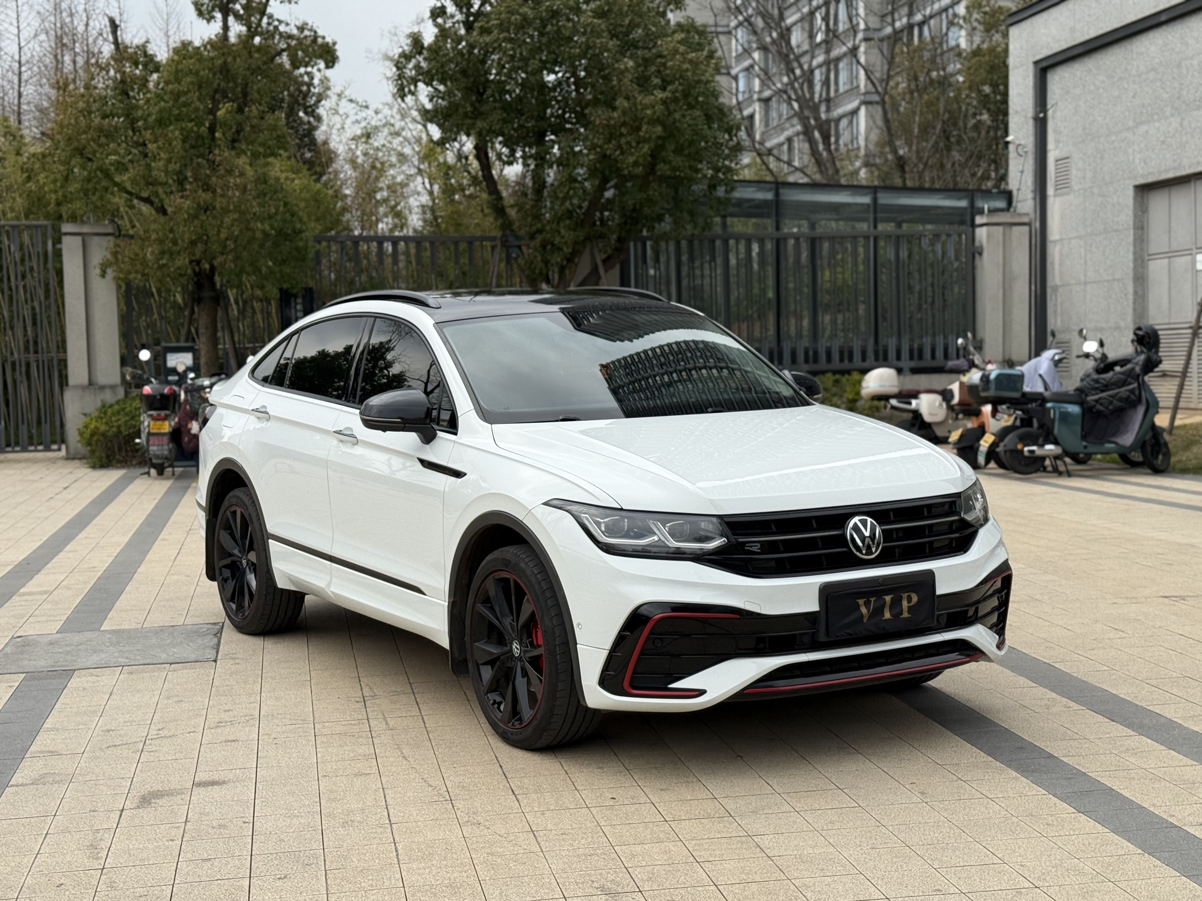 Volkswagen Tiguan X 2024 immagine di auto #3