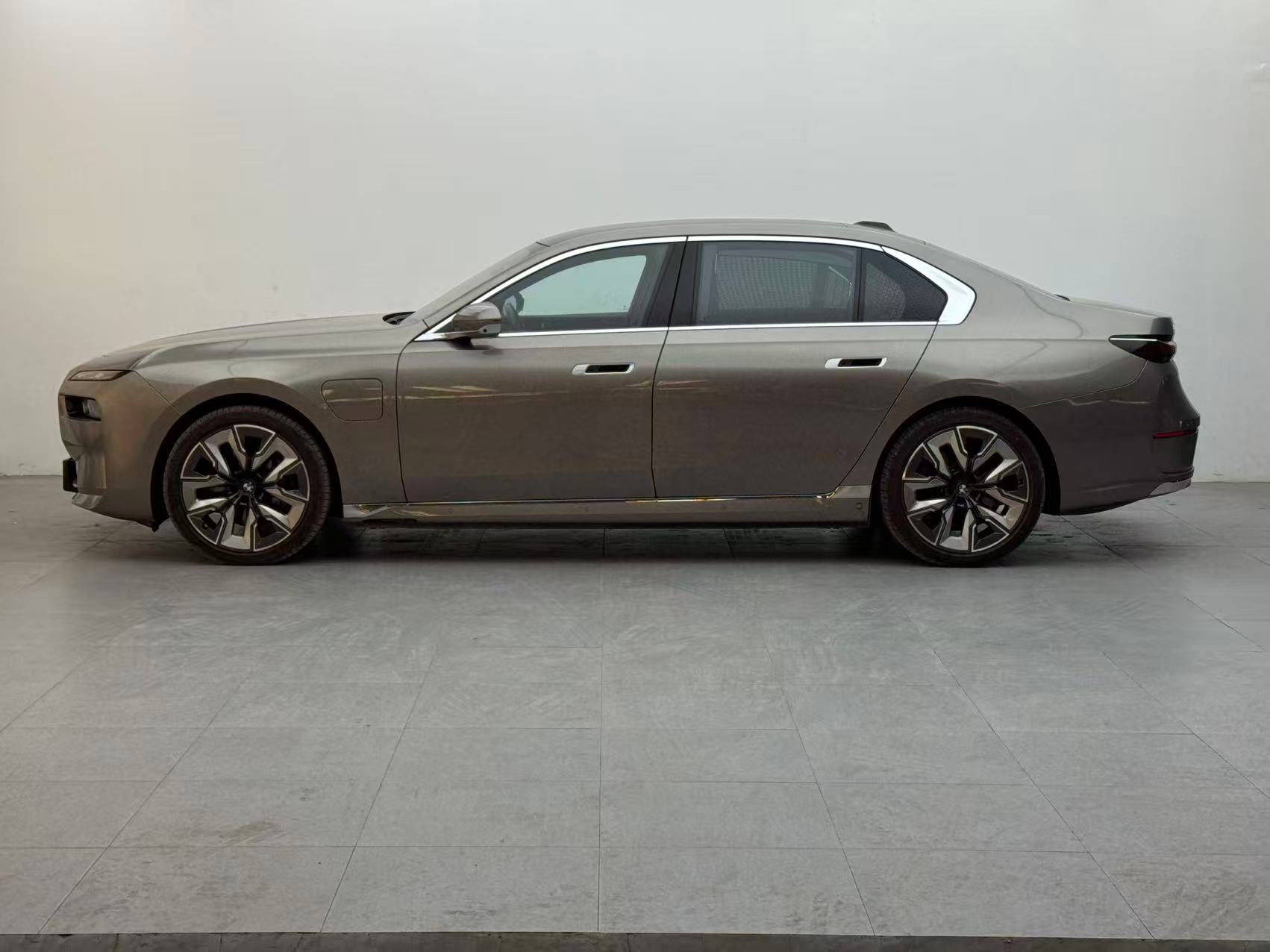 BMW i7 2023 изображение автомобиля #3