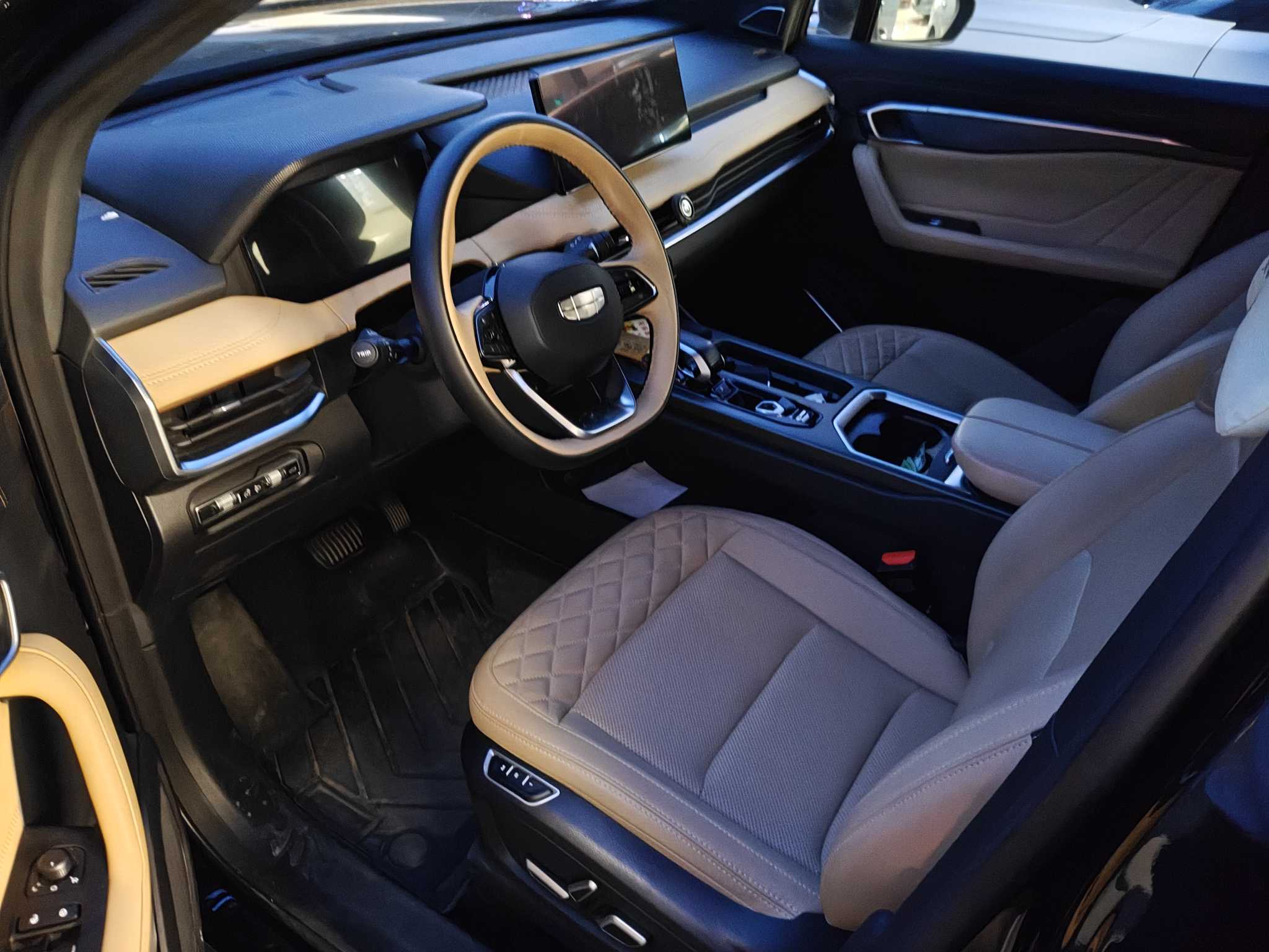 GEELY OkavangoR7 2023 car image #3