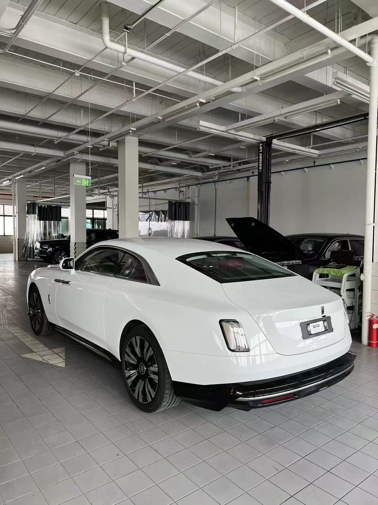 劳斯莱斯 闪灵 2024 #3 劳斯莱斯 闪灵 2024 汽车图片 #3