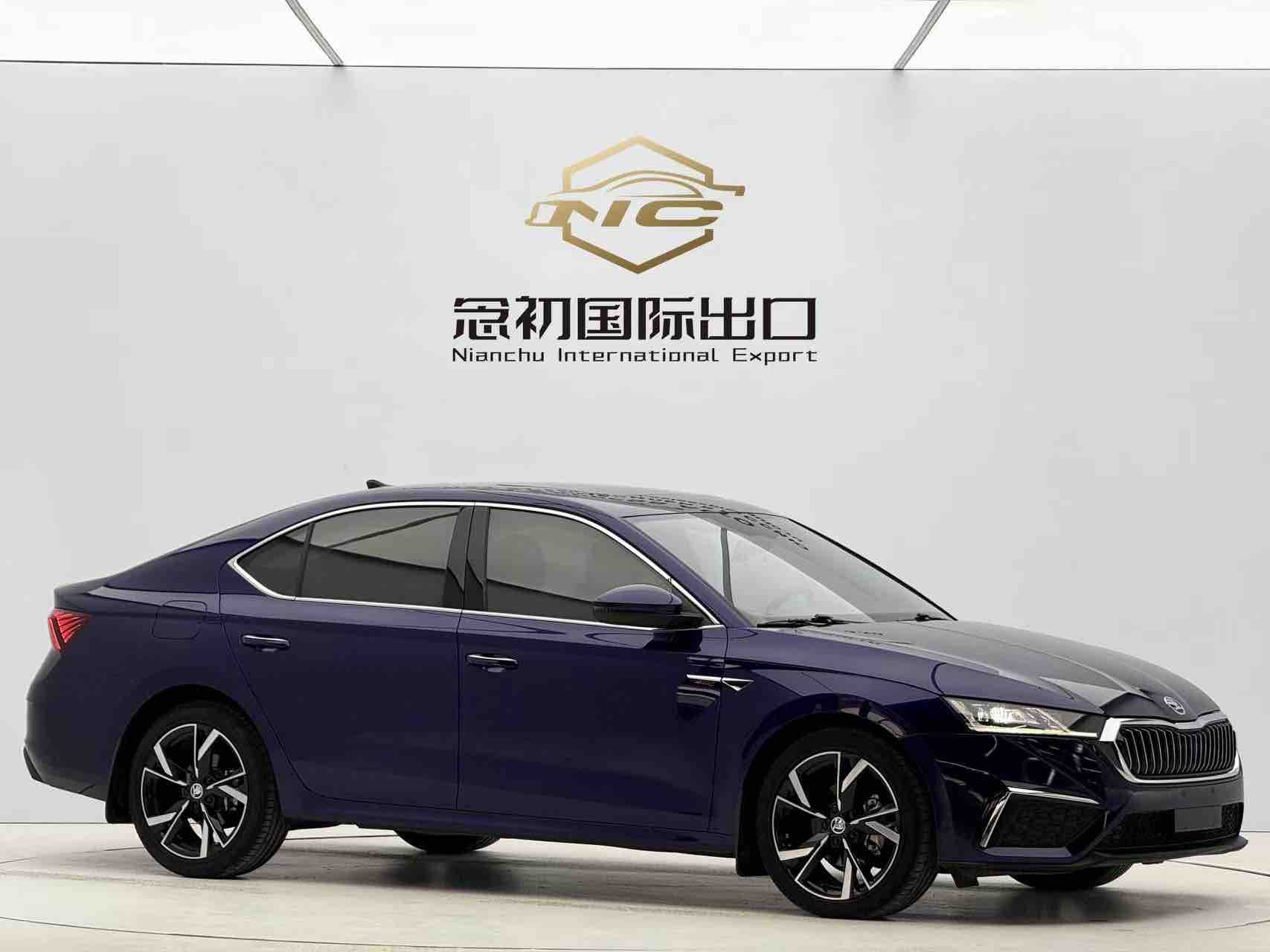 Skoda Octavia 2023 car image #3