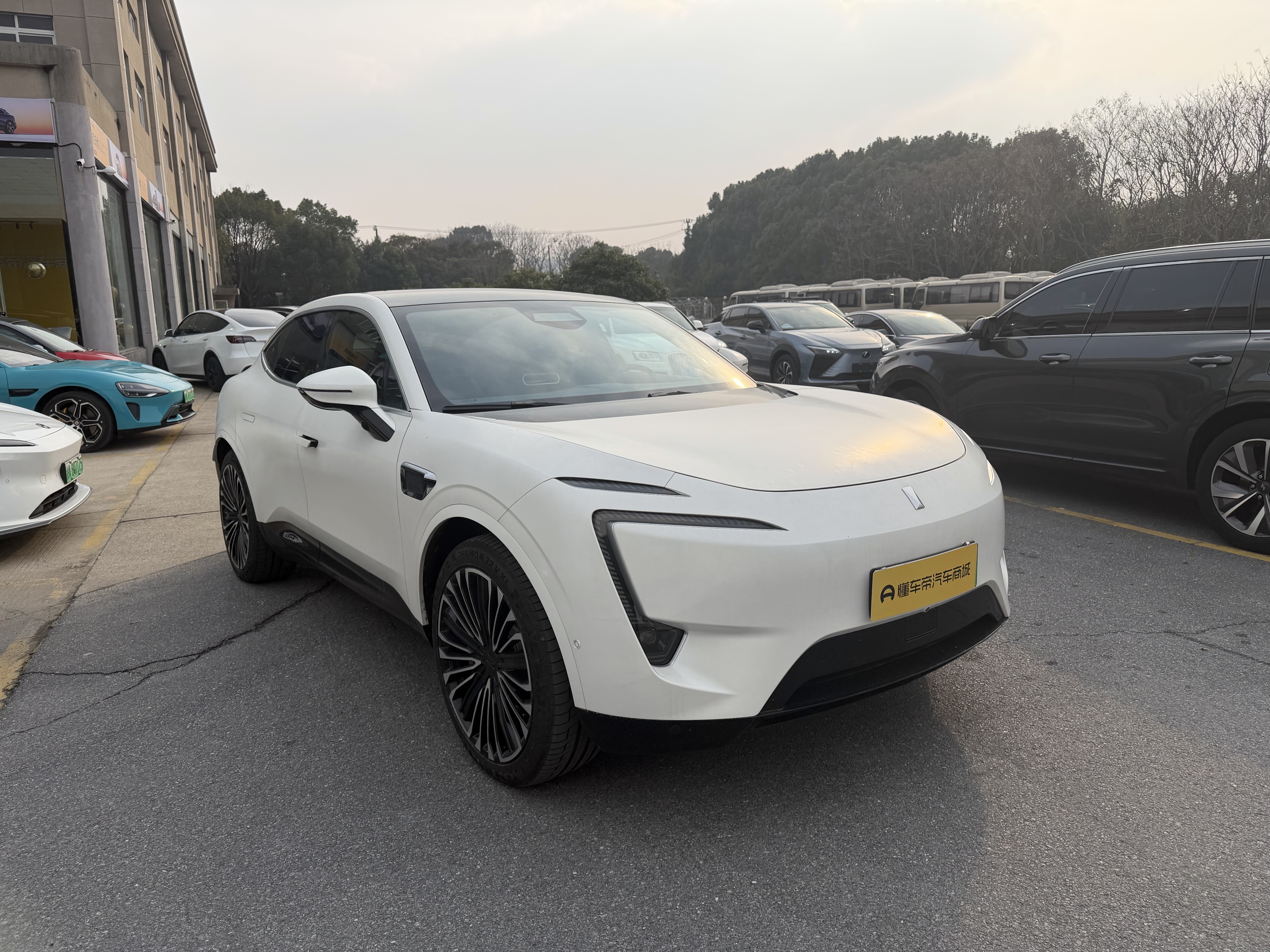 Avatr 11 2023 car image #3