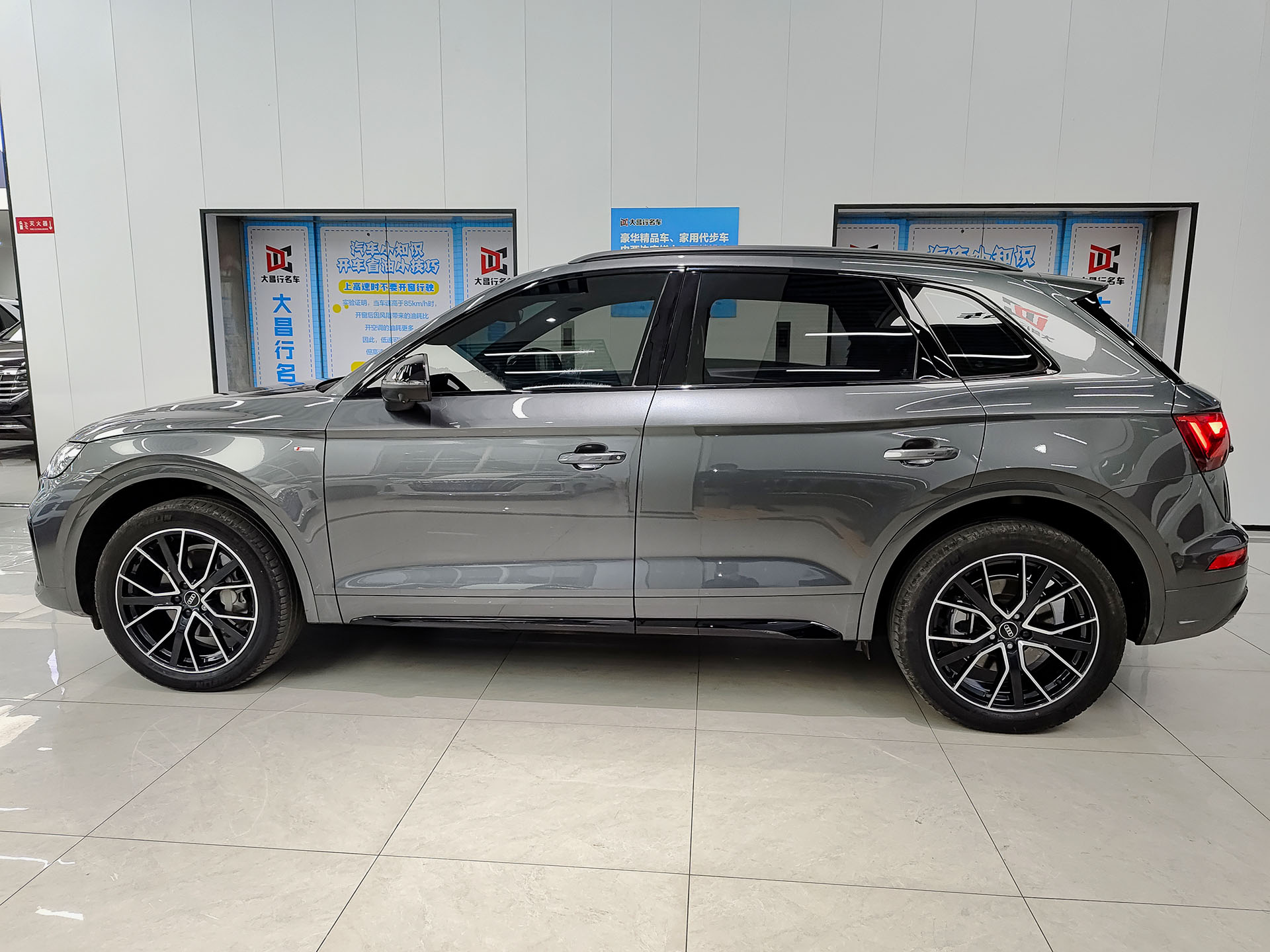 Audi Q5L 2023 car image #3