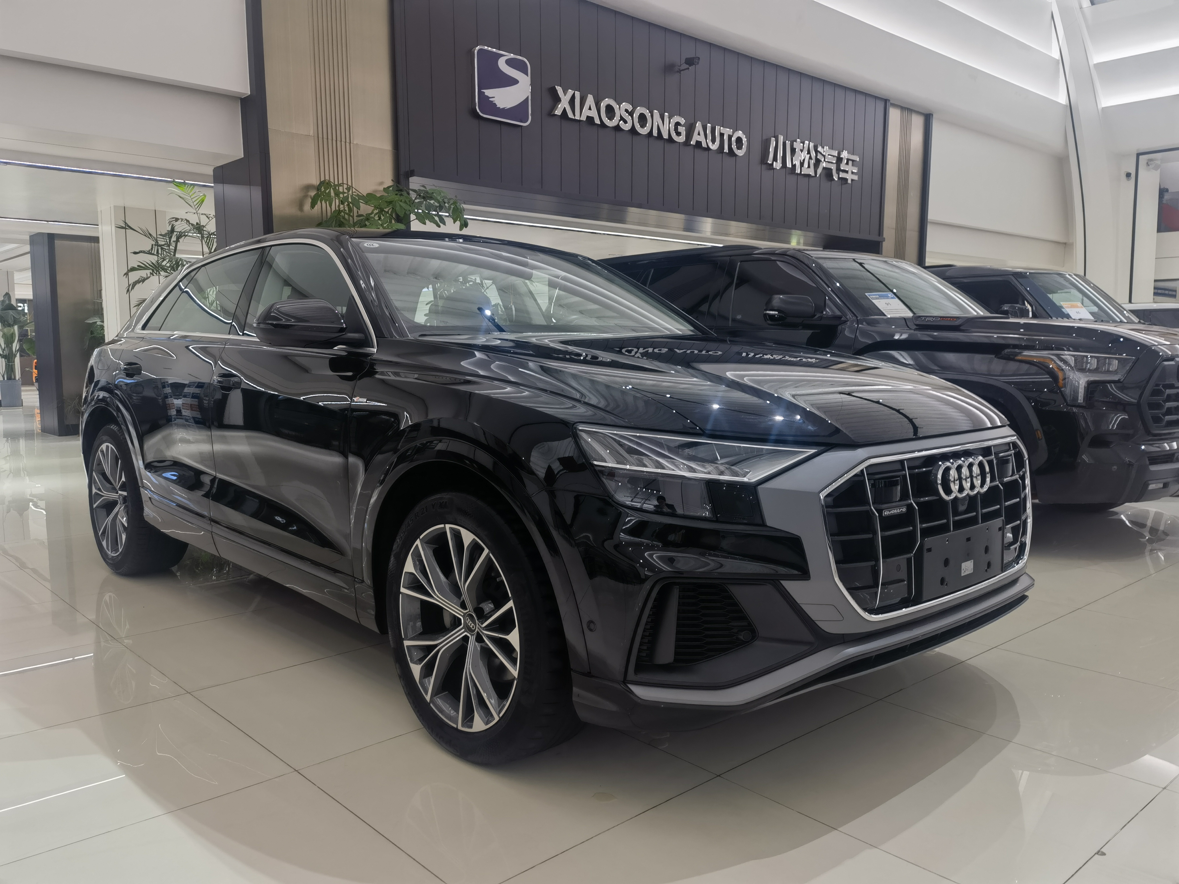 Audi Q8 2023 car image #3