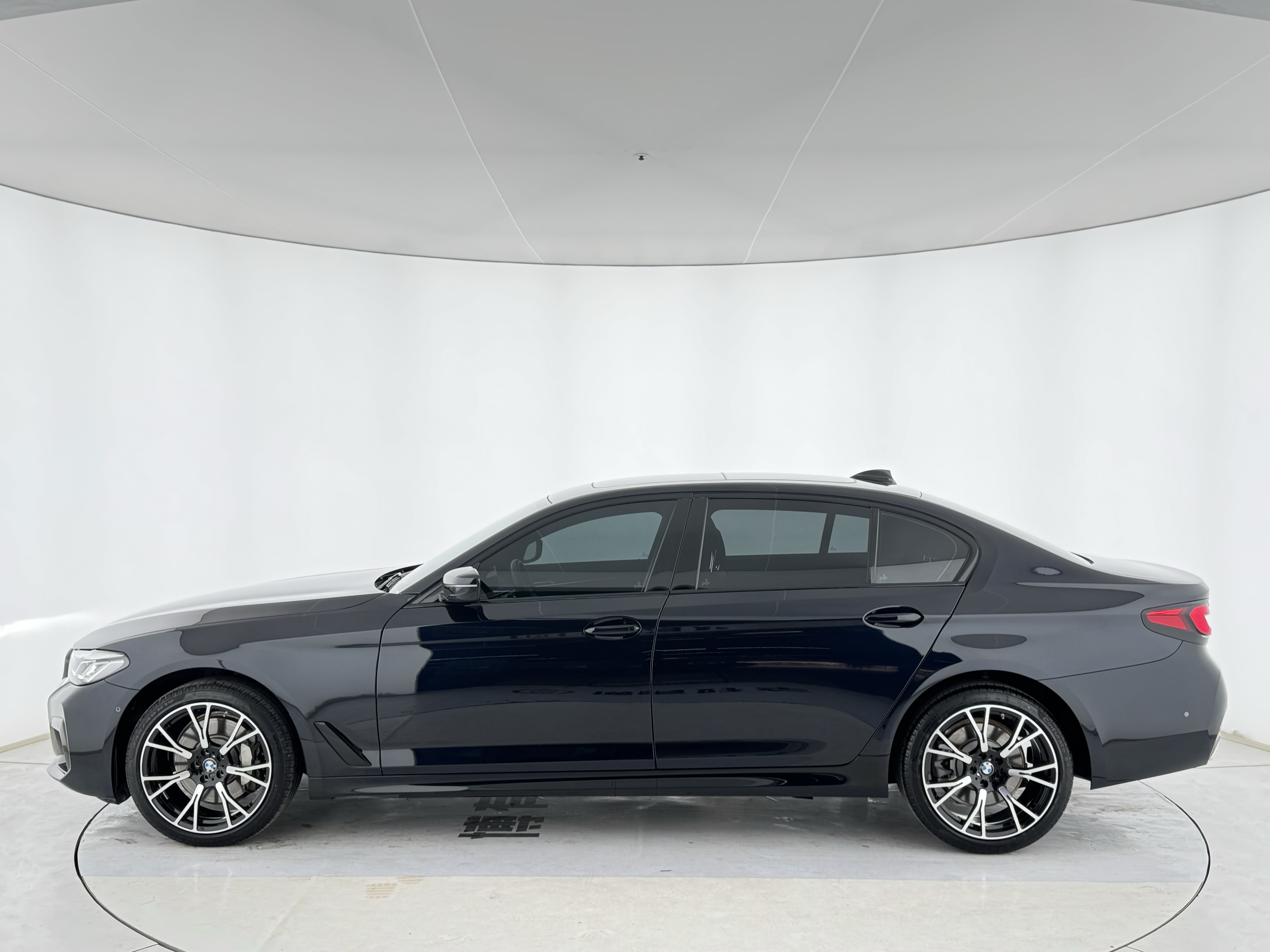 BMW 5 Series 2023 #3 BMW 5 Series 2023 car image #3