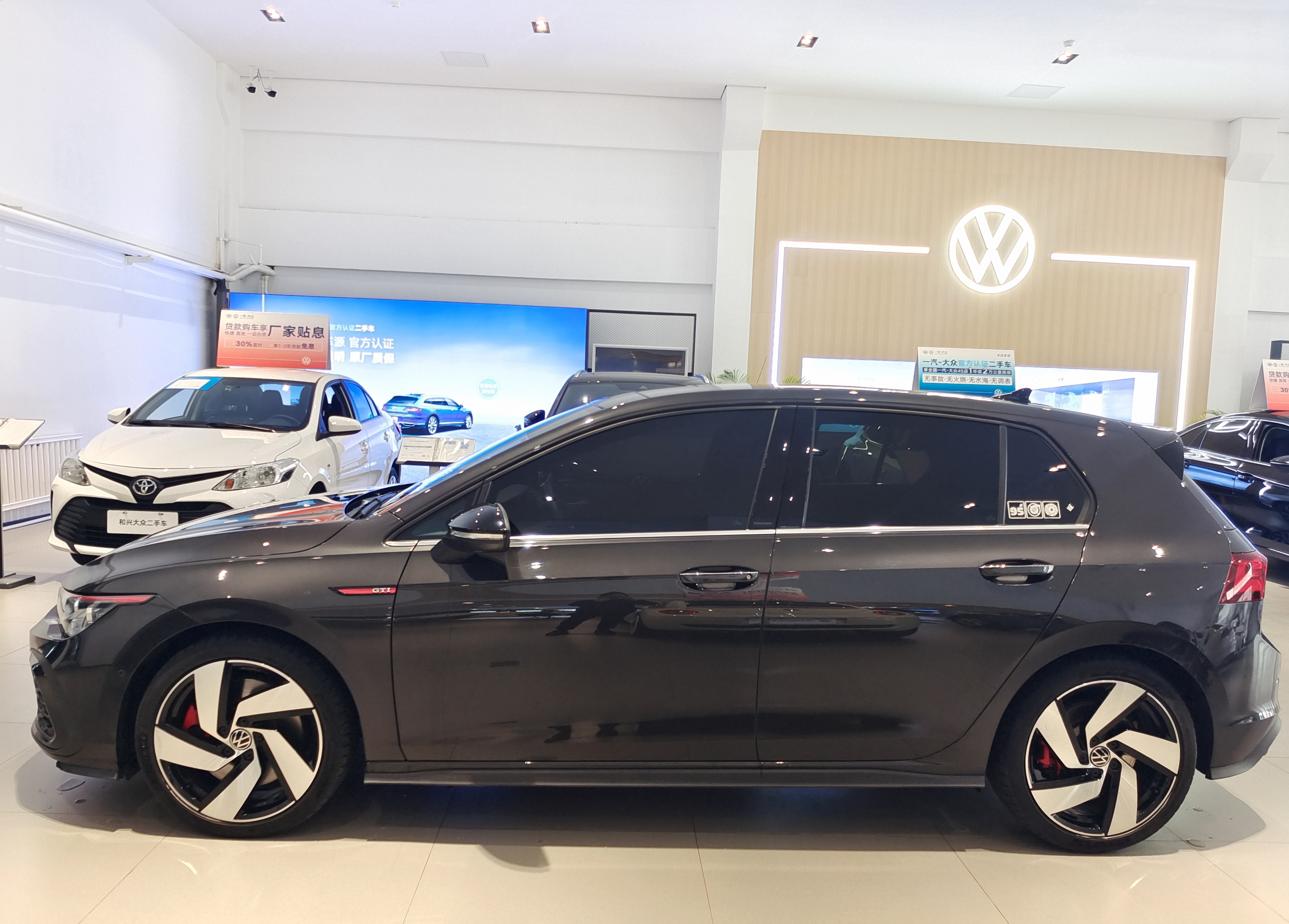 Volkswagen GolfGTI 2023 car image #3