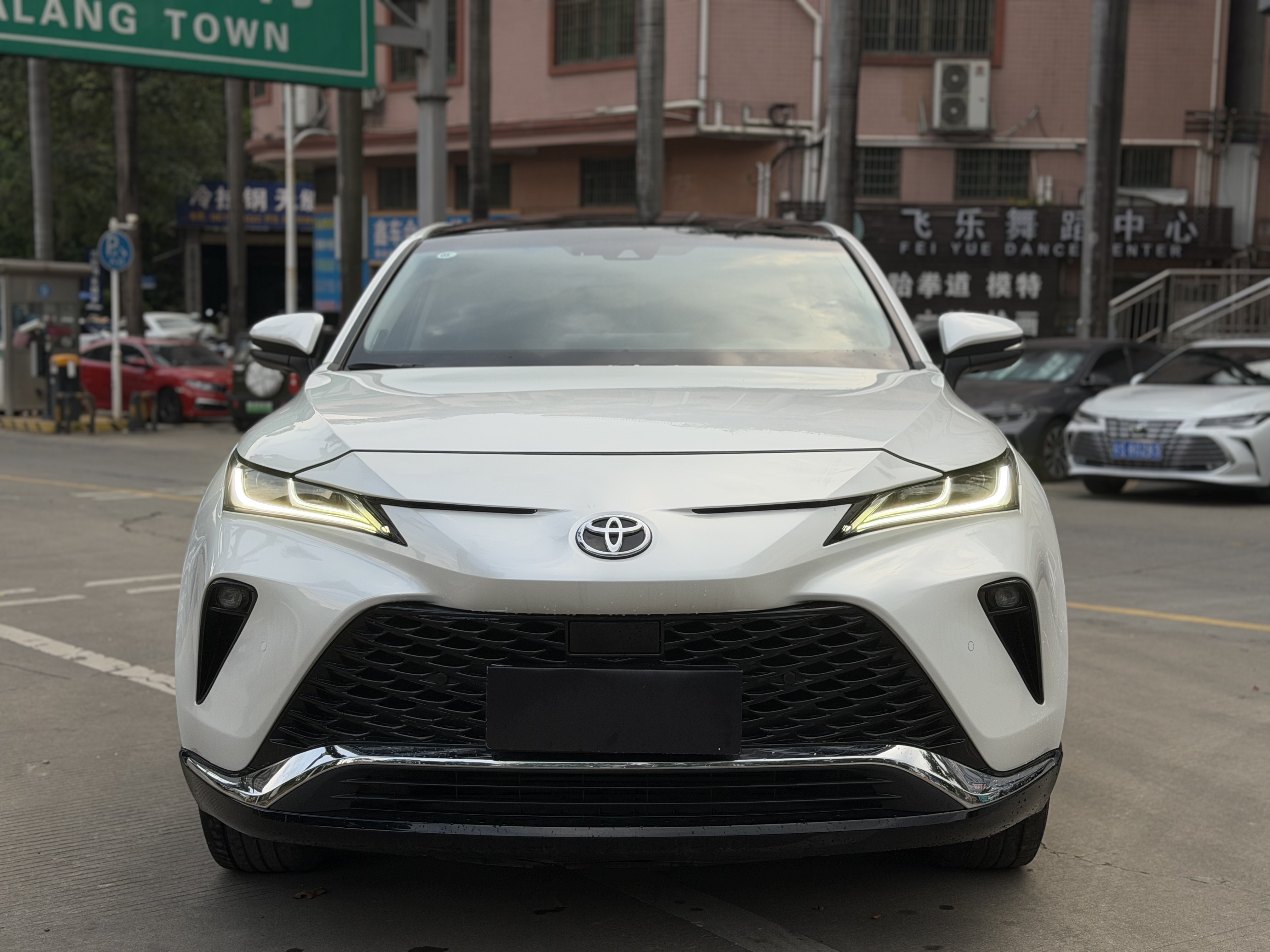 Toyota Venza 2023 car image #3