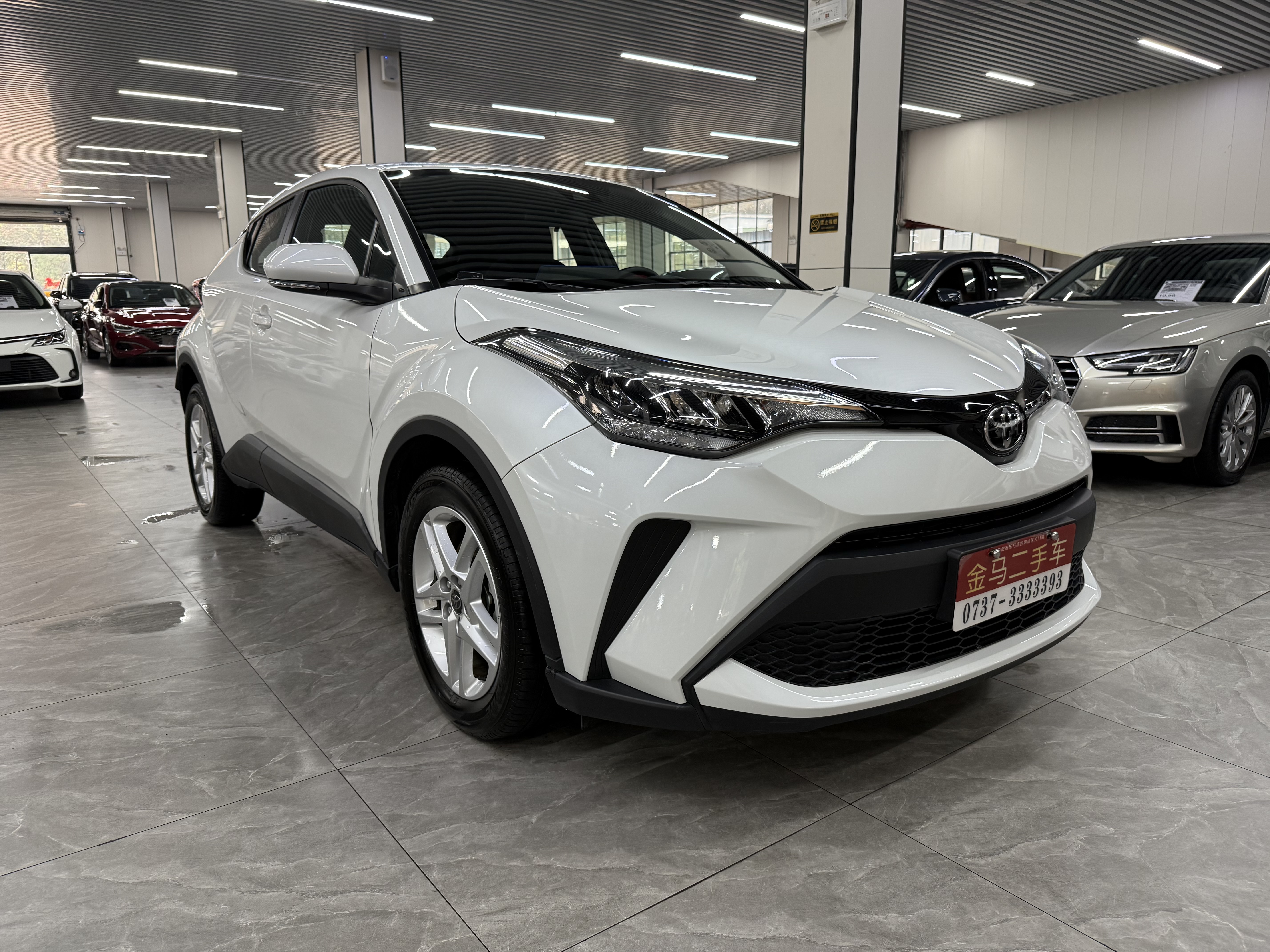 Toyota C-HR 2023 car image #3