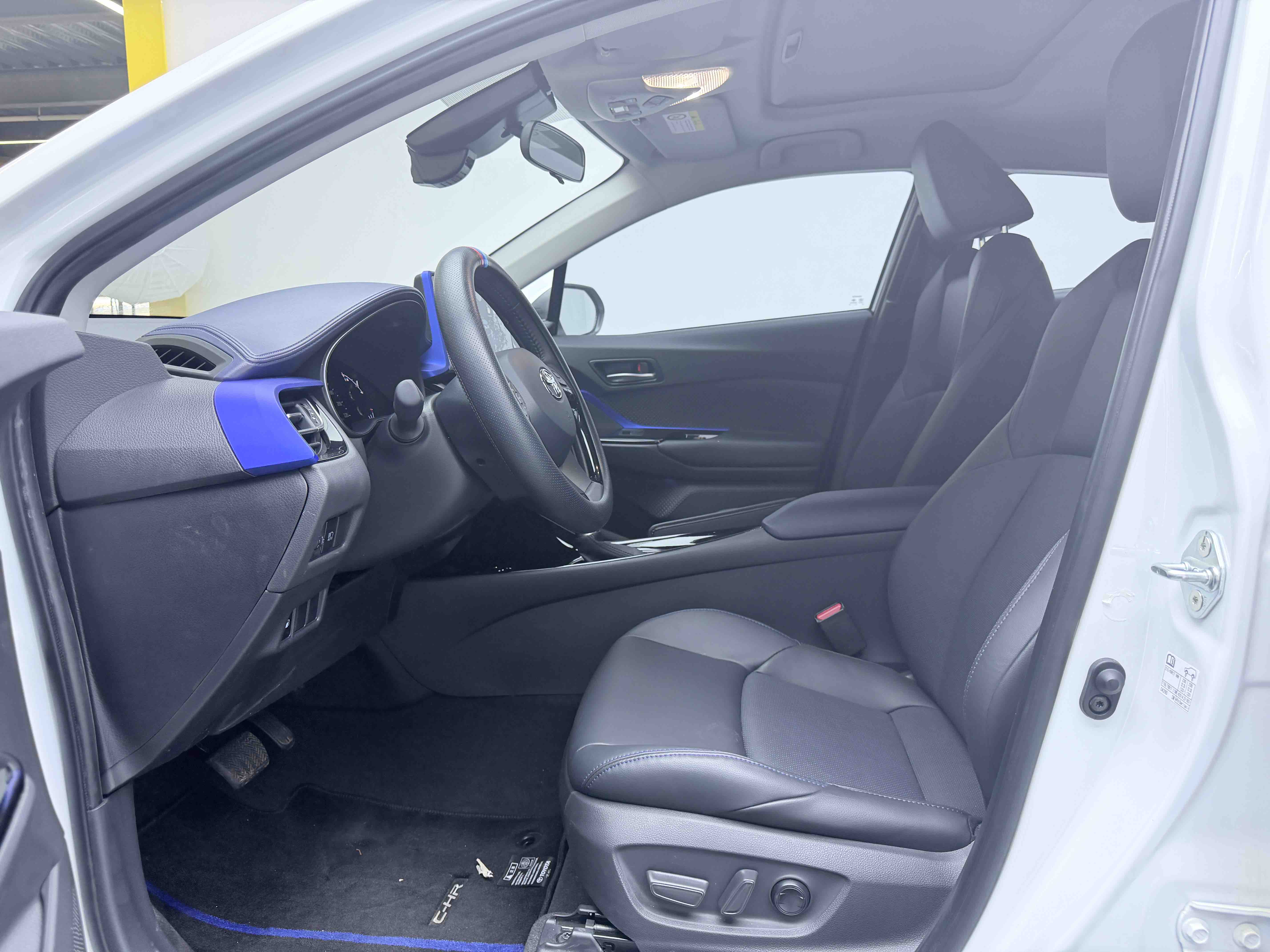 Toyota C-HR 2024 car image #3