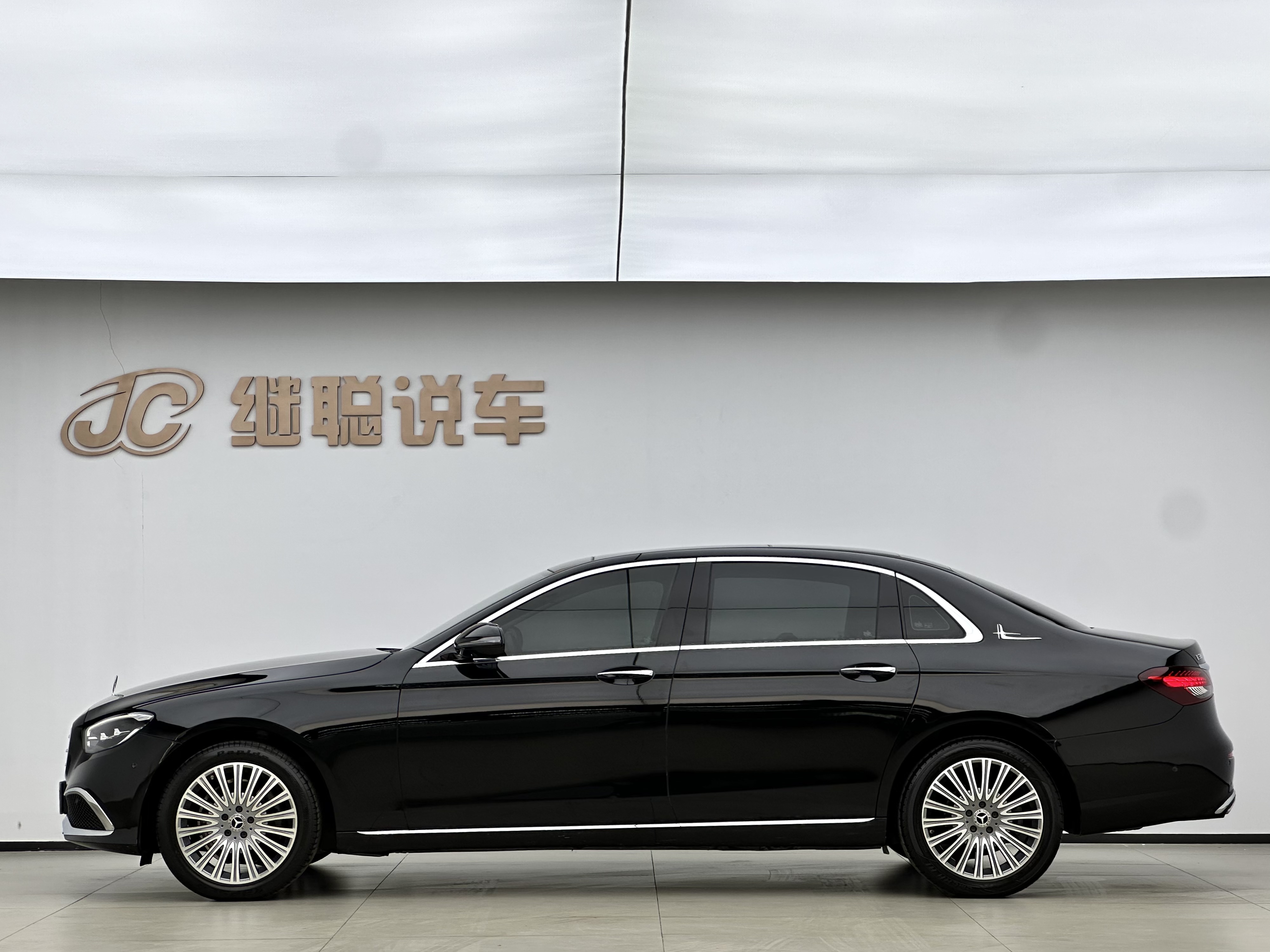 Mercedes-Benz E Class 2023 car image #3