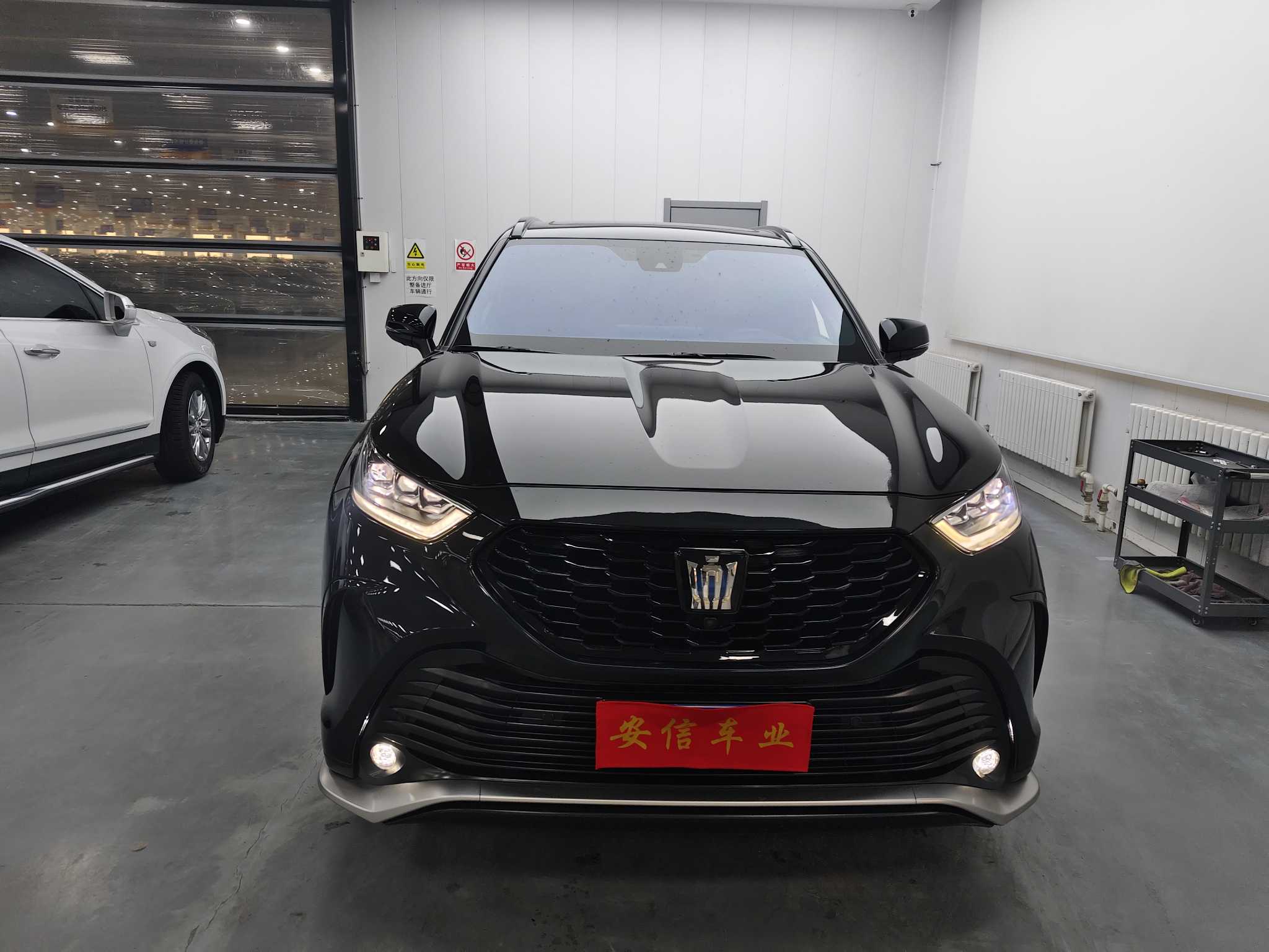 Toyota Crown Kluger 2024 immagine di auto #3