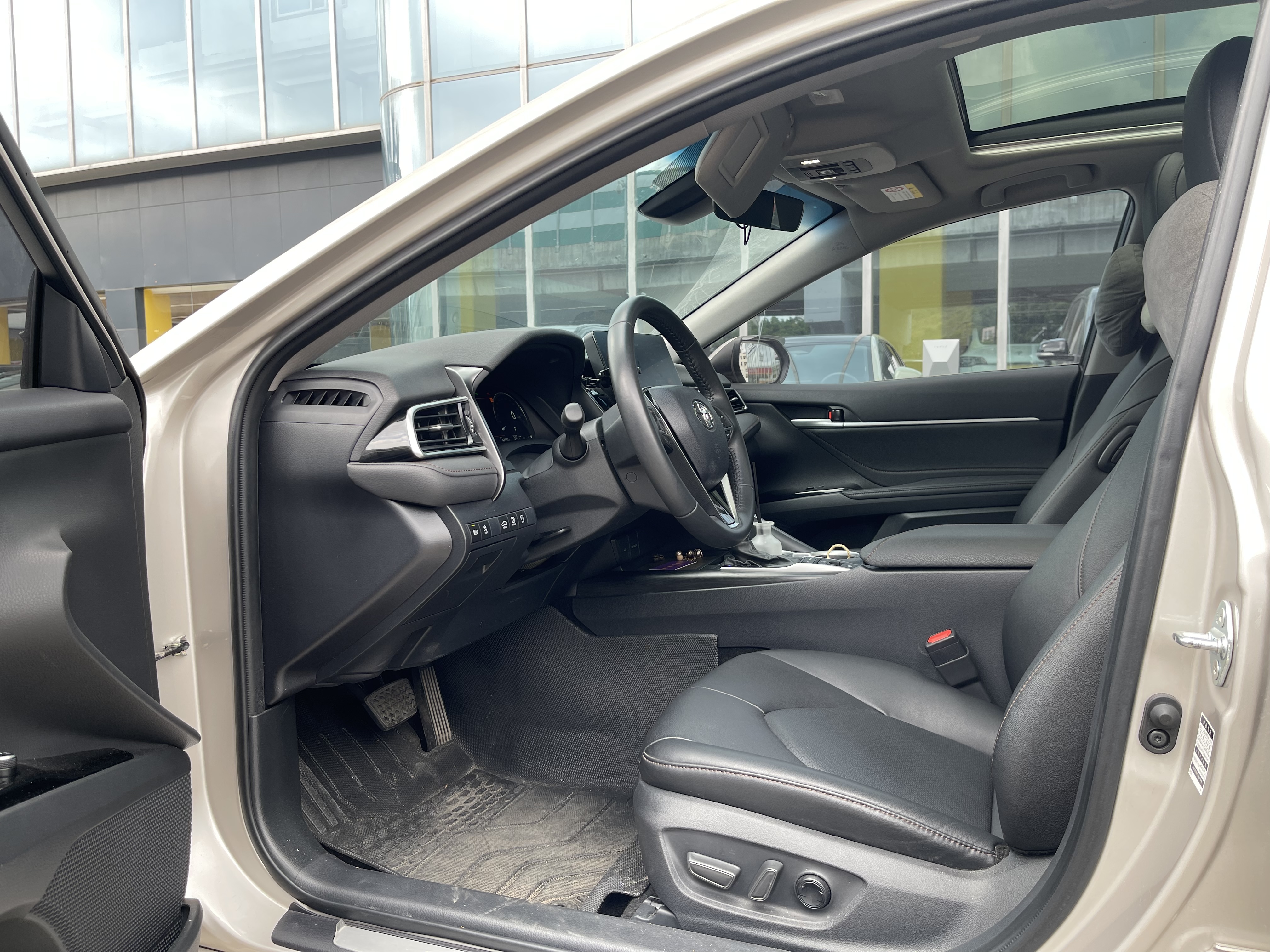 Toyota Camry 2024 car image #3