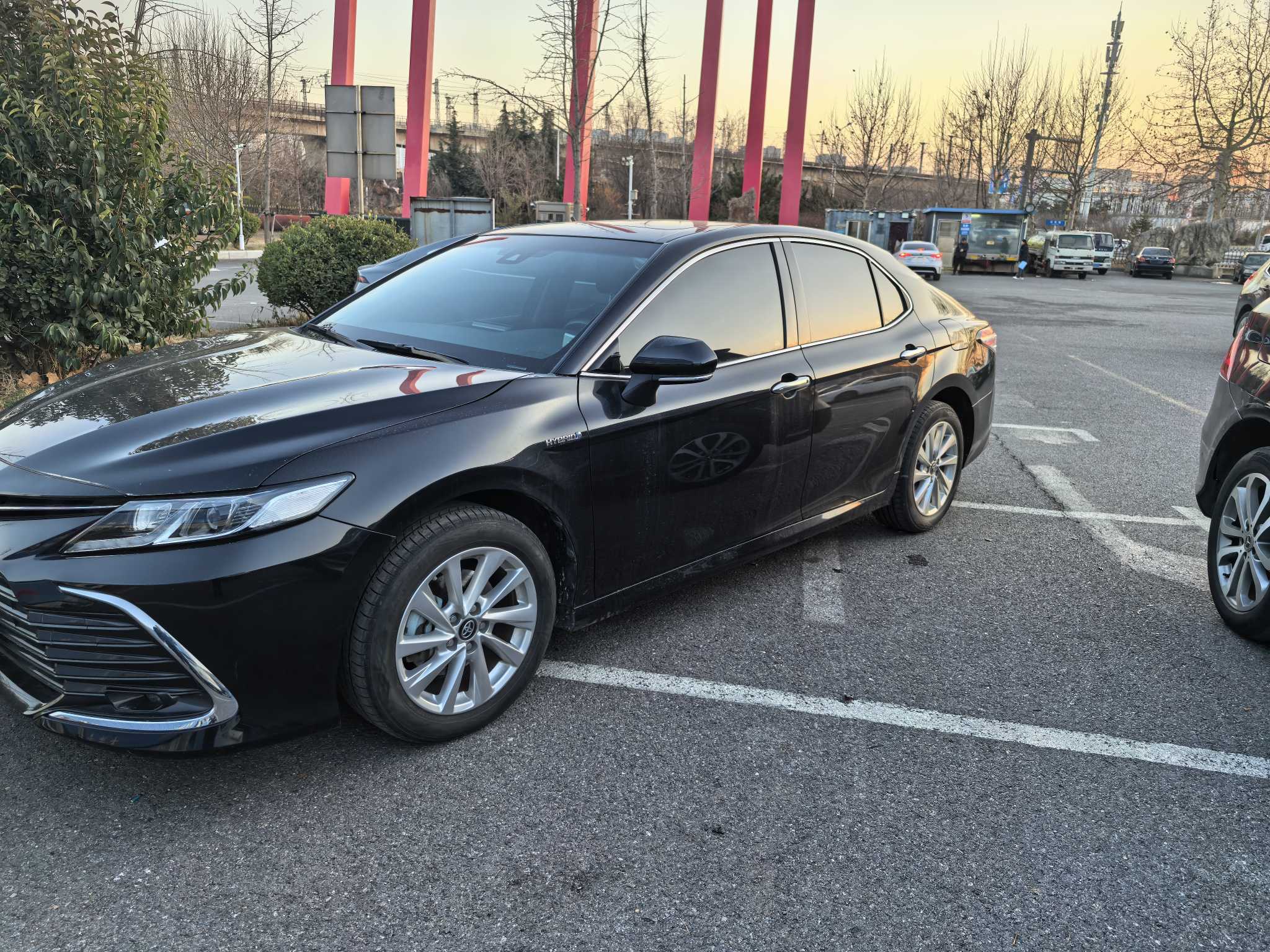 Toyota Camry 2023 car image #3