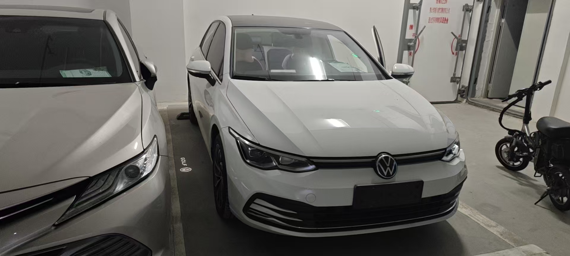 Volkswagen Golf 2024 immagine di auto #3