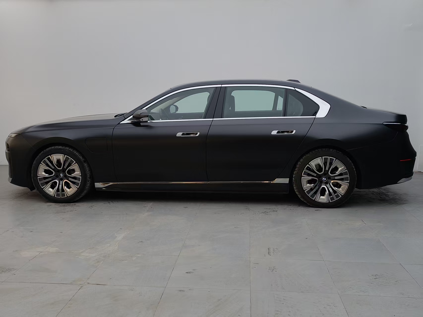 BMW i7 2023 car image #3