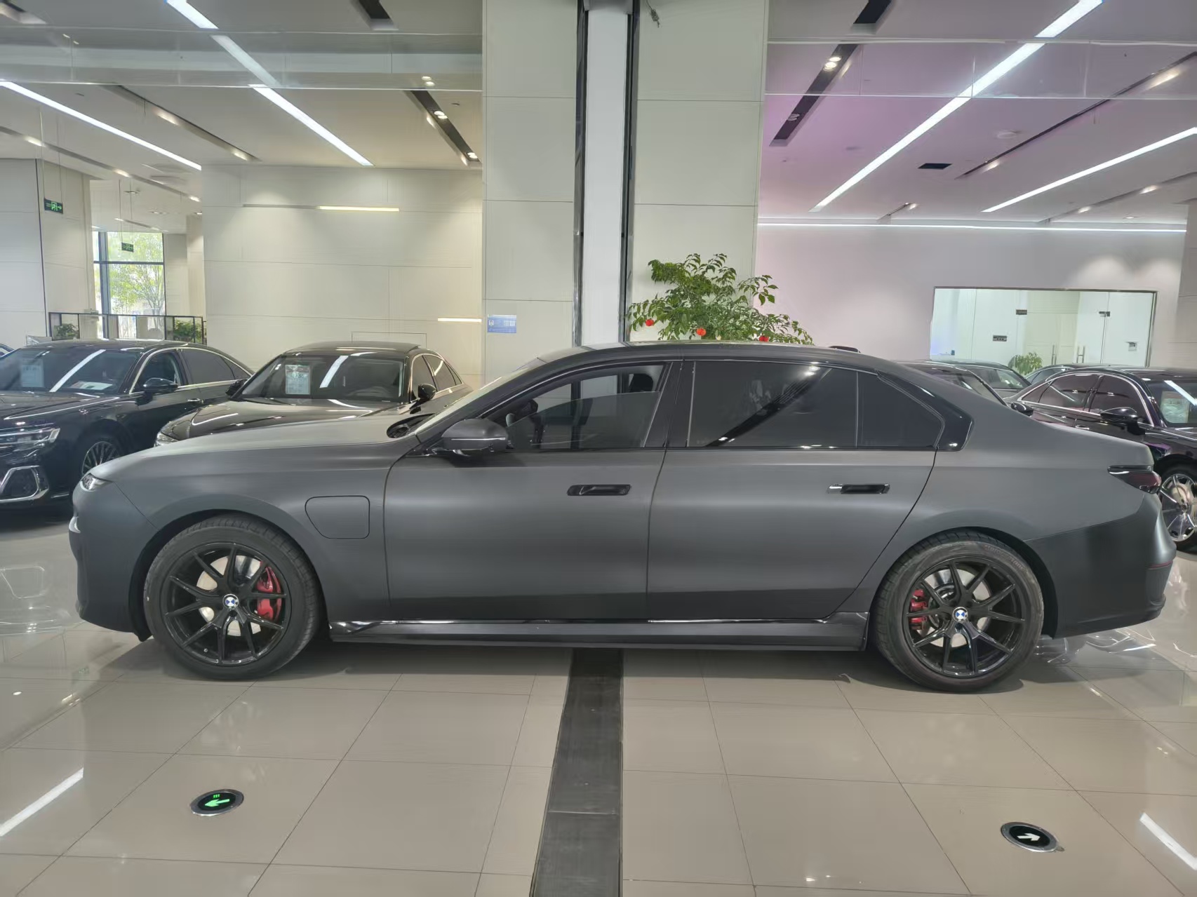 BMW i7 2025 immagine di auto #3