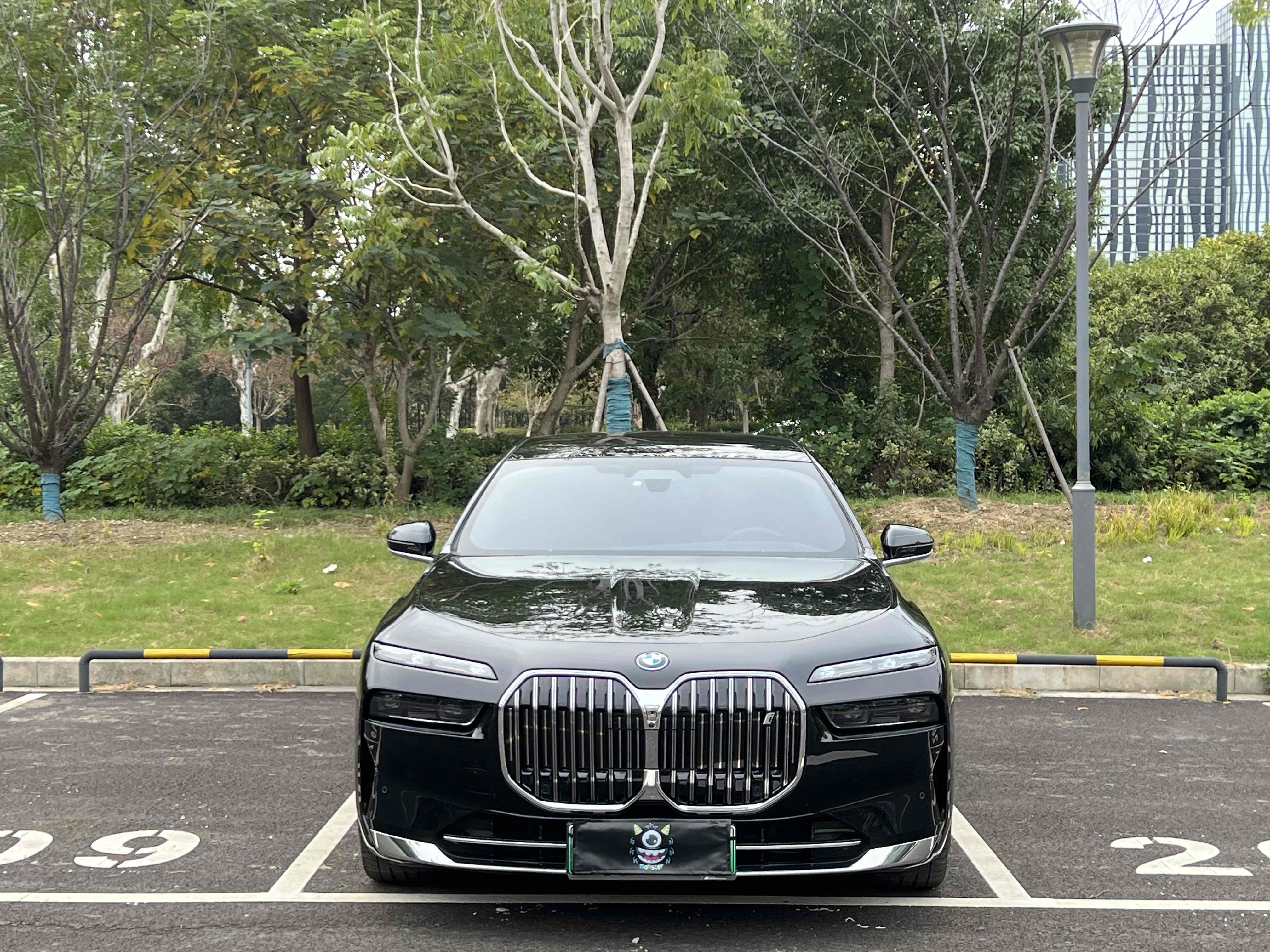 BMW i7 M70L 2024 car image #3