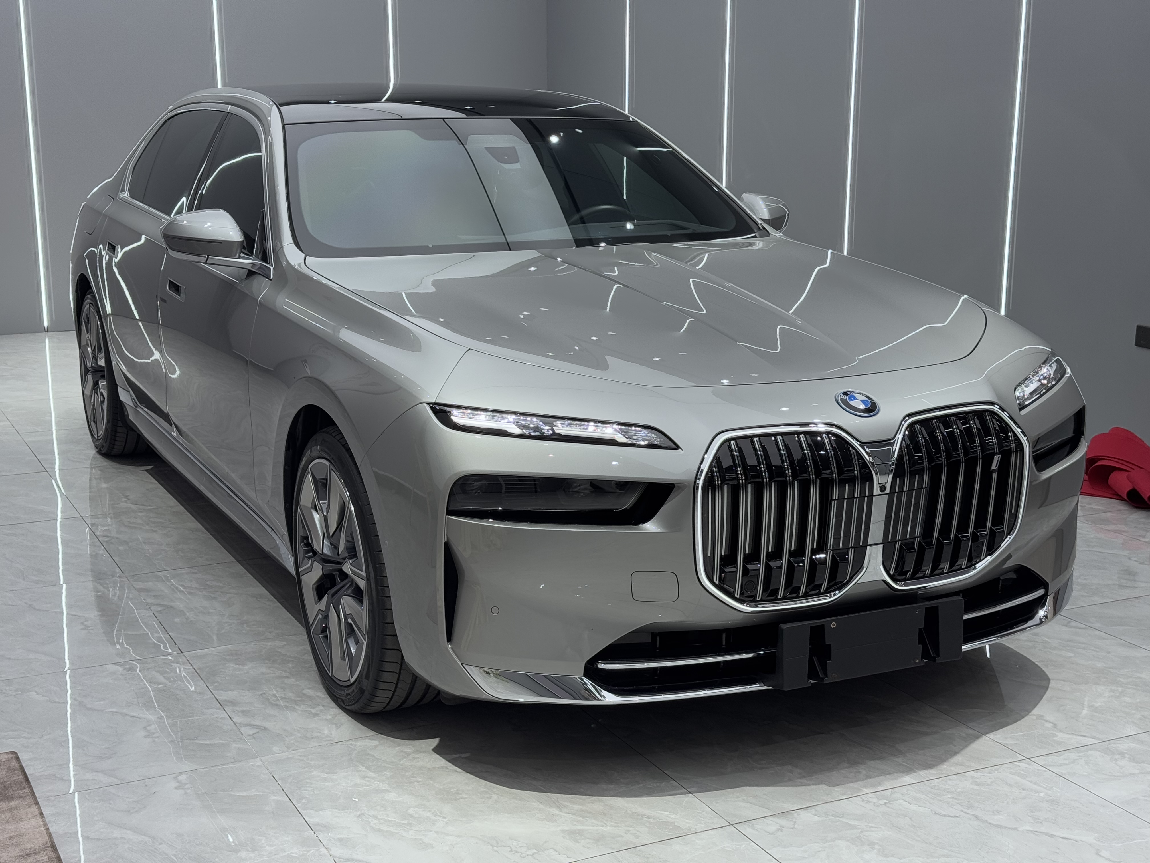 BMW i7 2023 immagine di auto #3