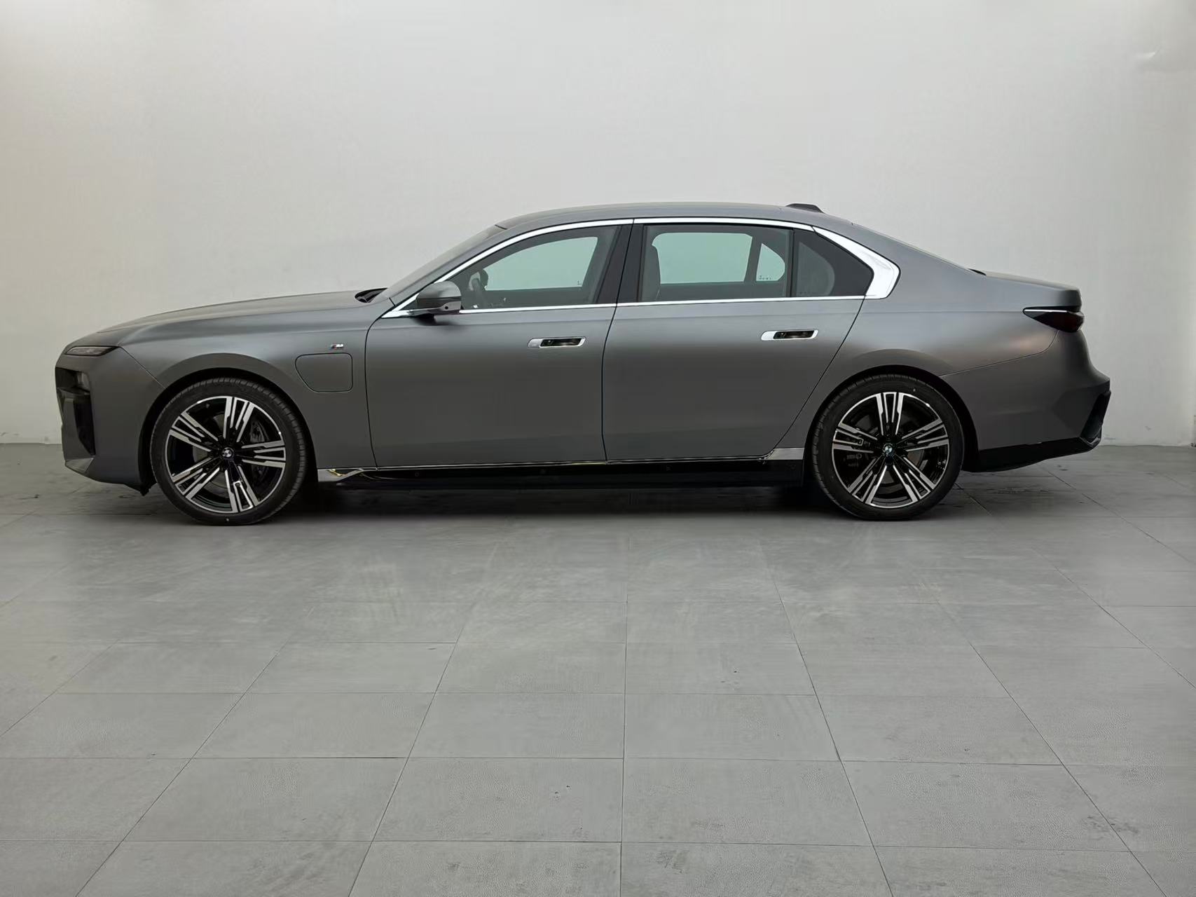 BMW i7 2025 immagine di auto #3