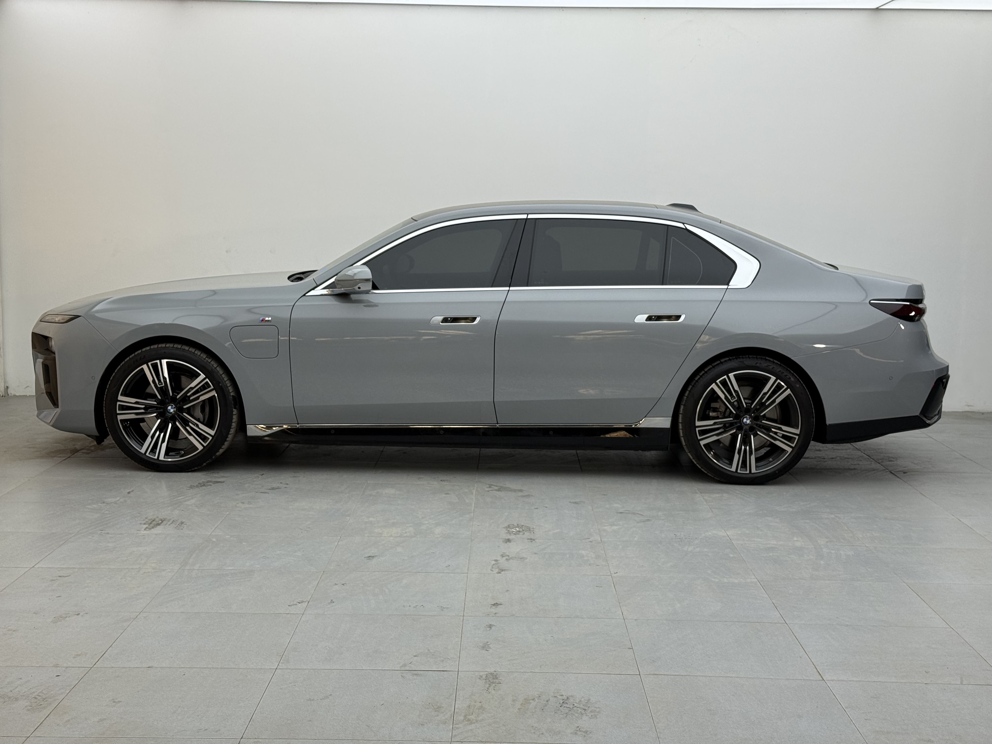 BMW i7 2025 #3 BMW i7 2025 car image #3